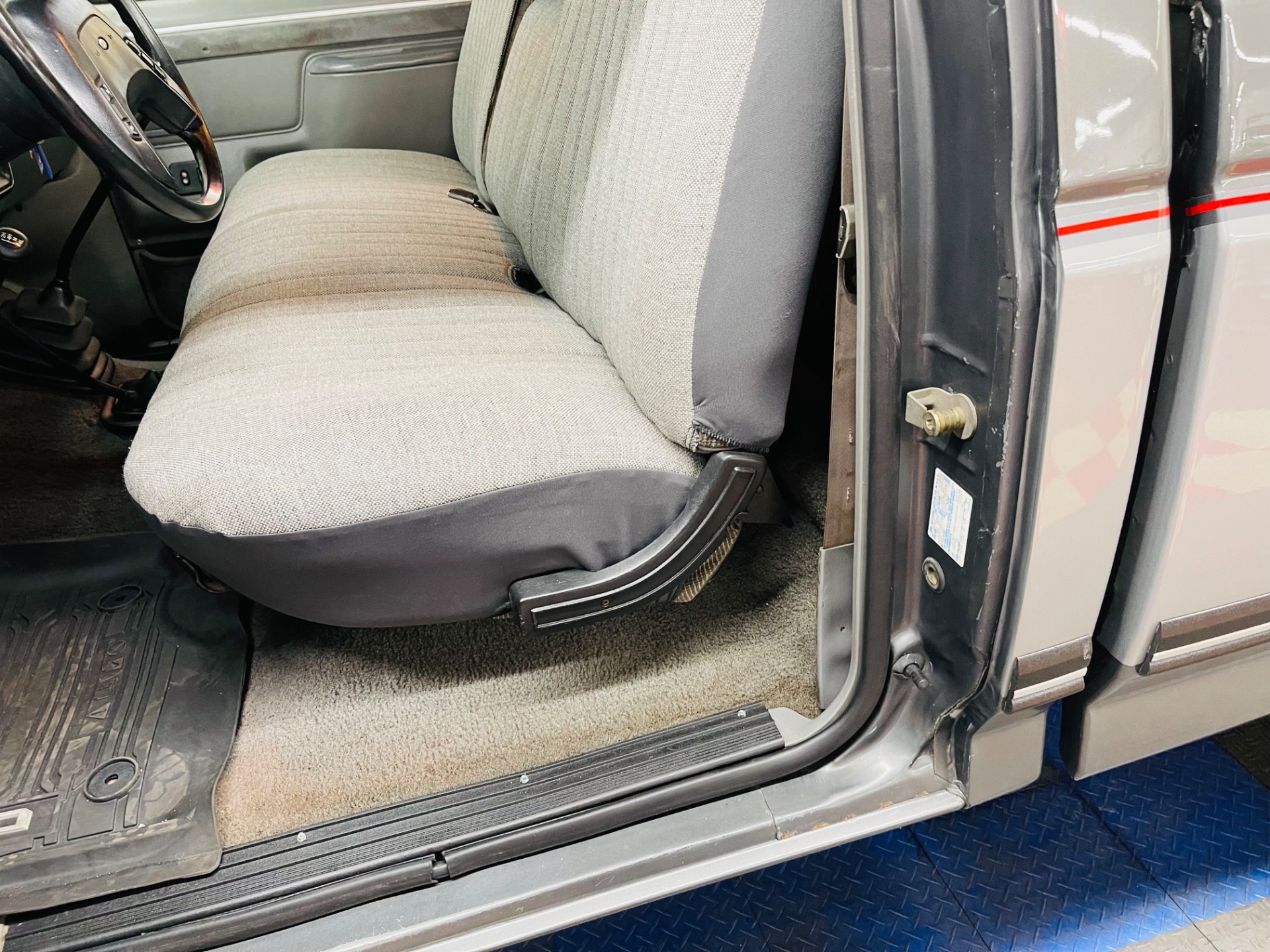 Used 1987 Ford F-150 - XLT LARIAT 4X4 - CLEAN SOUTHERN TRUCK -SEE VIDEO | Mundelein, IL