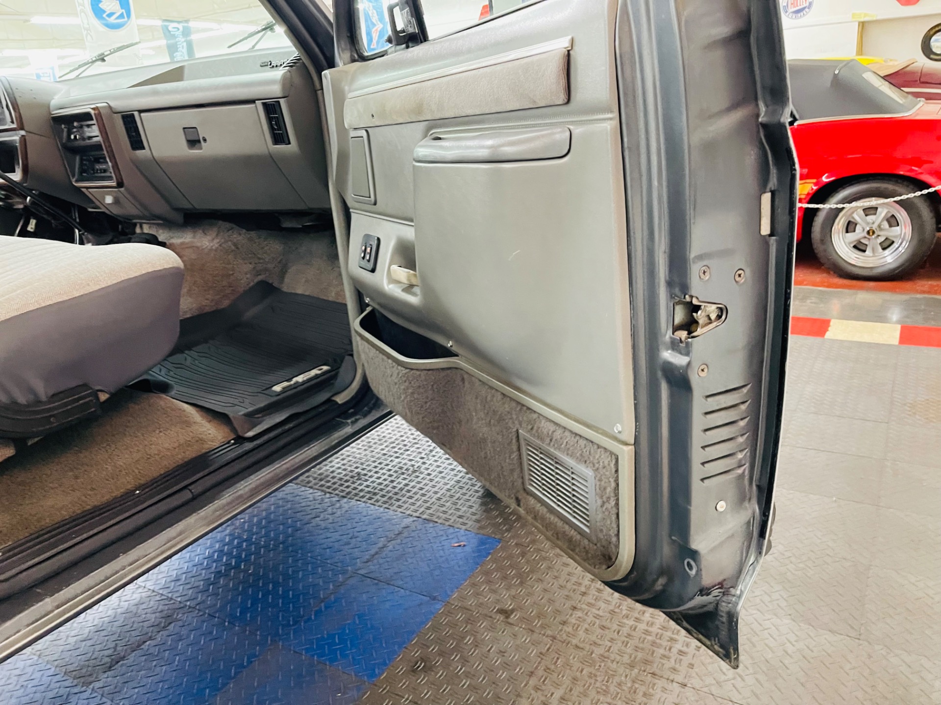Used 1987 Ford F-150 - XLT LARIAT 4X4 - CLEAN SOUTHERN TRUCK -SEE VIDEO | Mundelein, IL