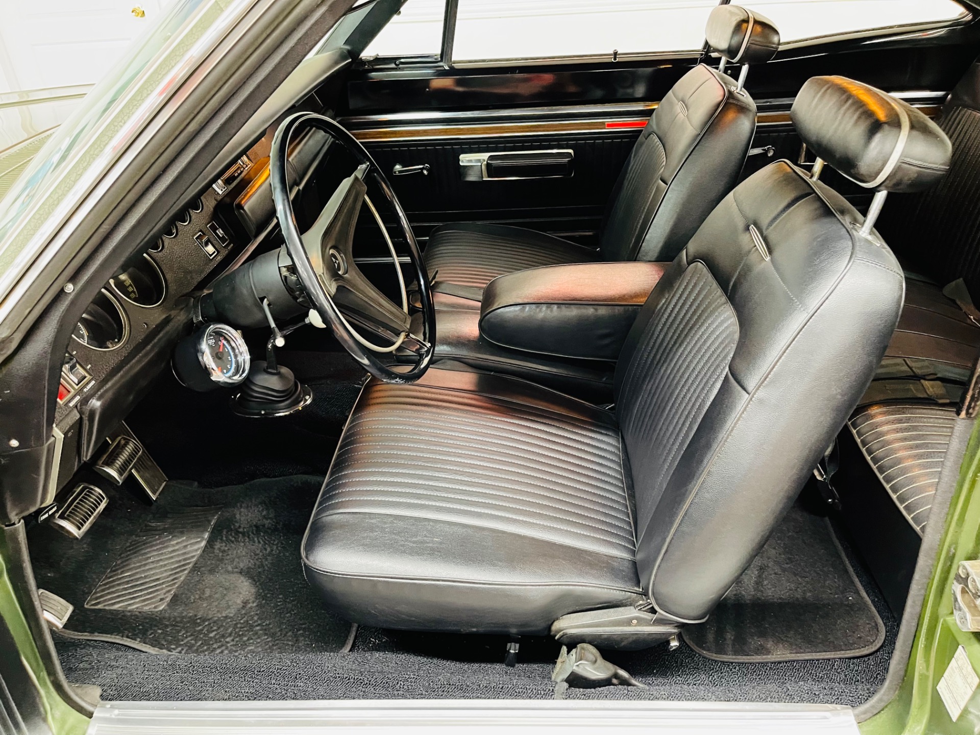 1969 Dodge Coronet 34