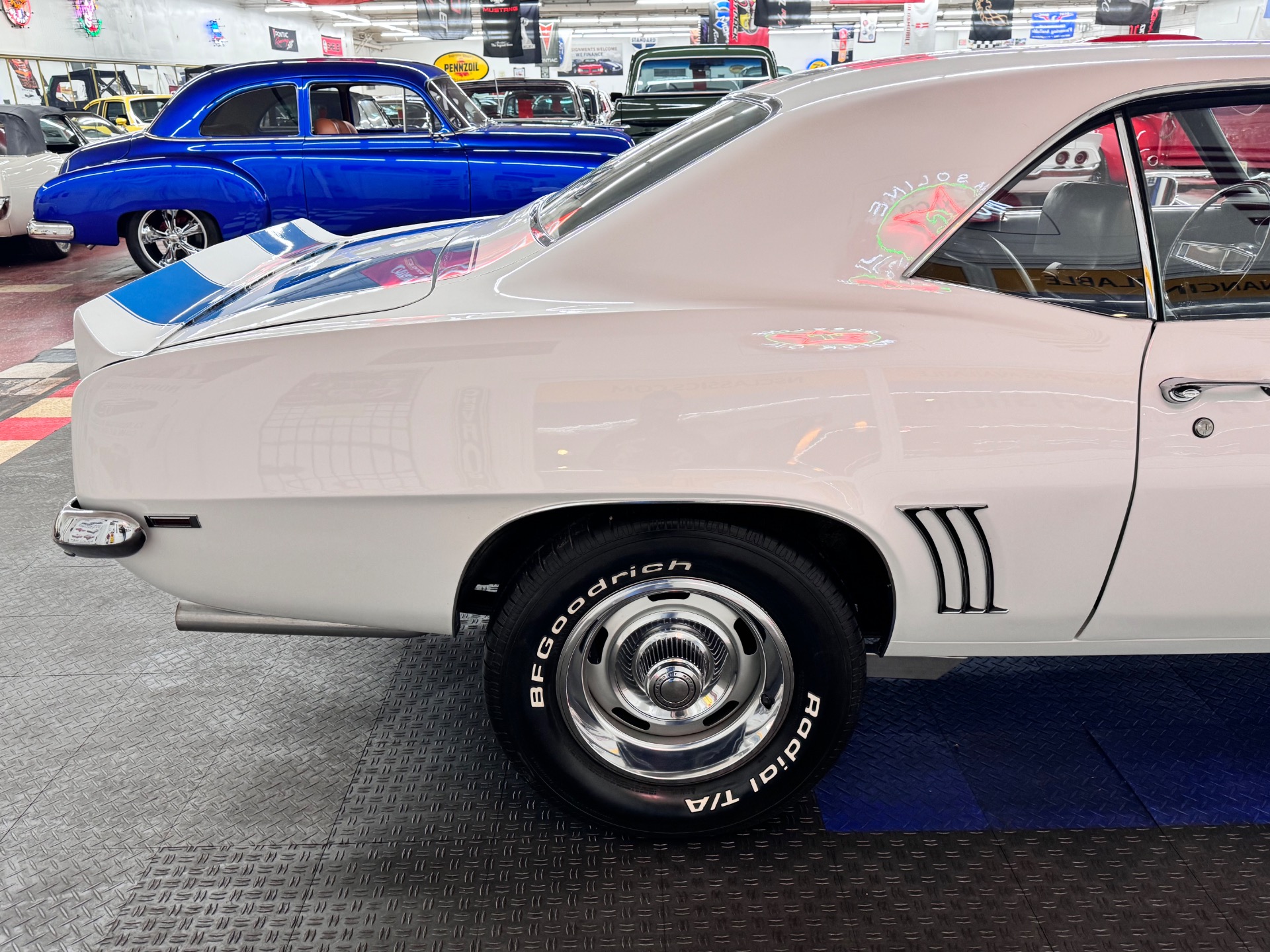 1969 Chevrolet Camaro 27