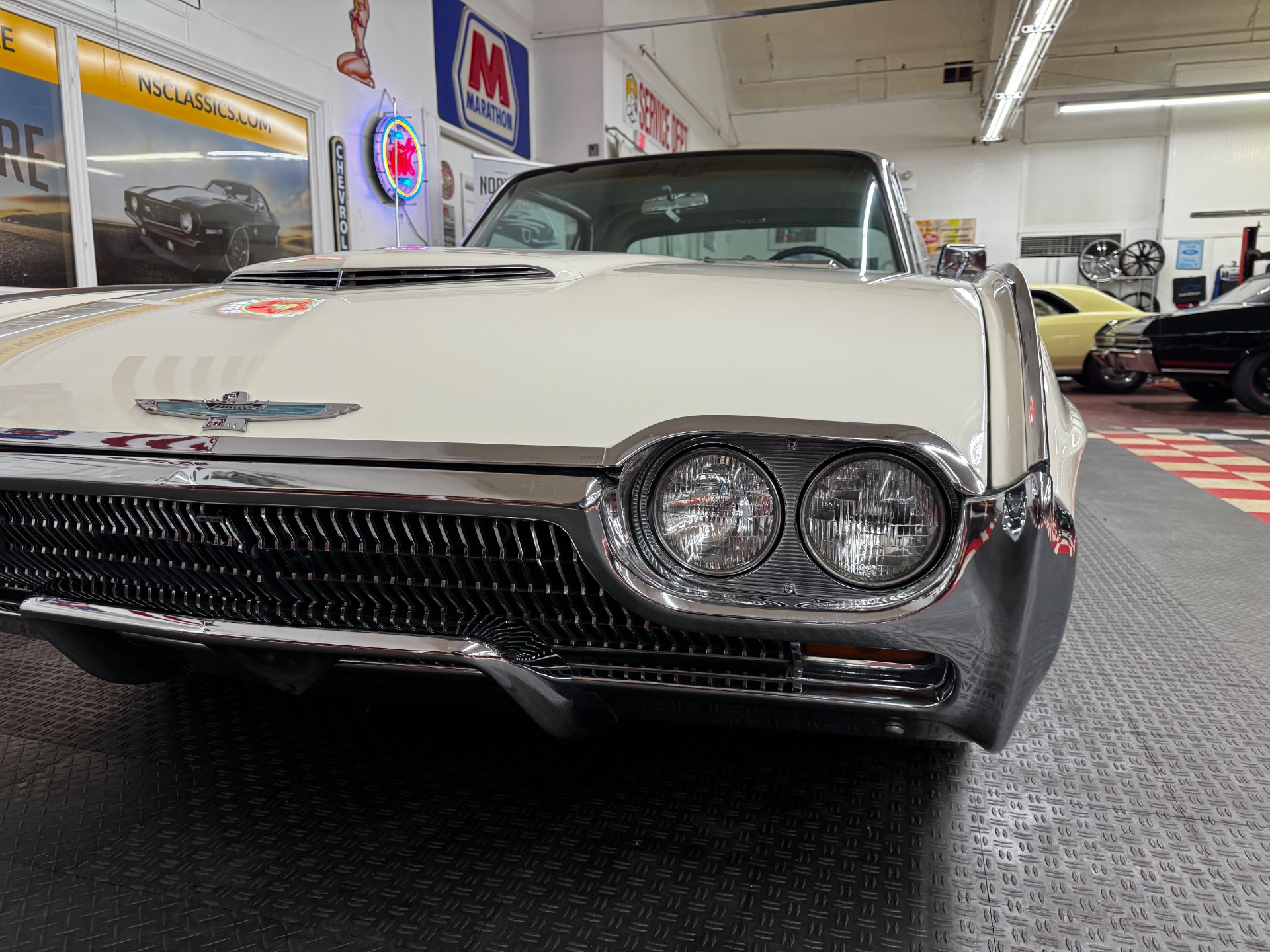 1963 Ford Thunderbird 13