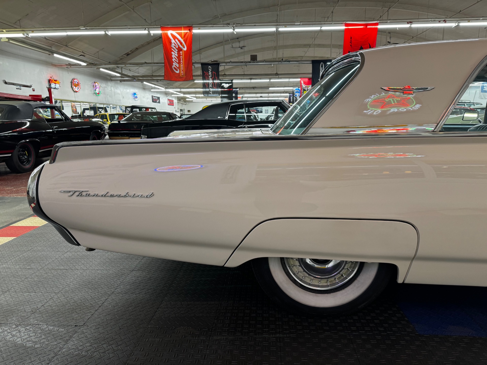 1963 Ford Thunderbird 25