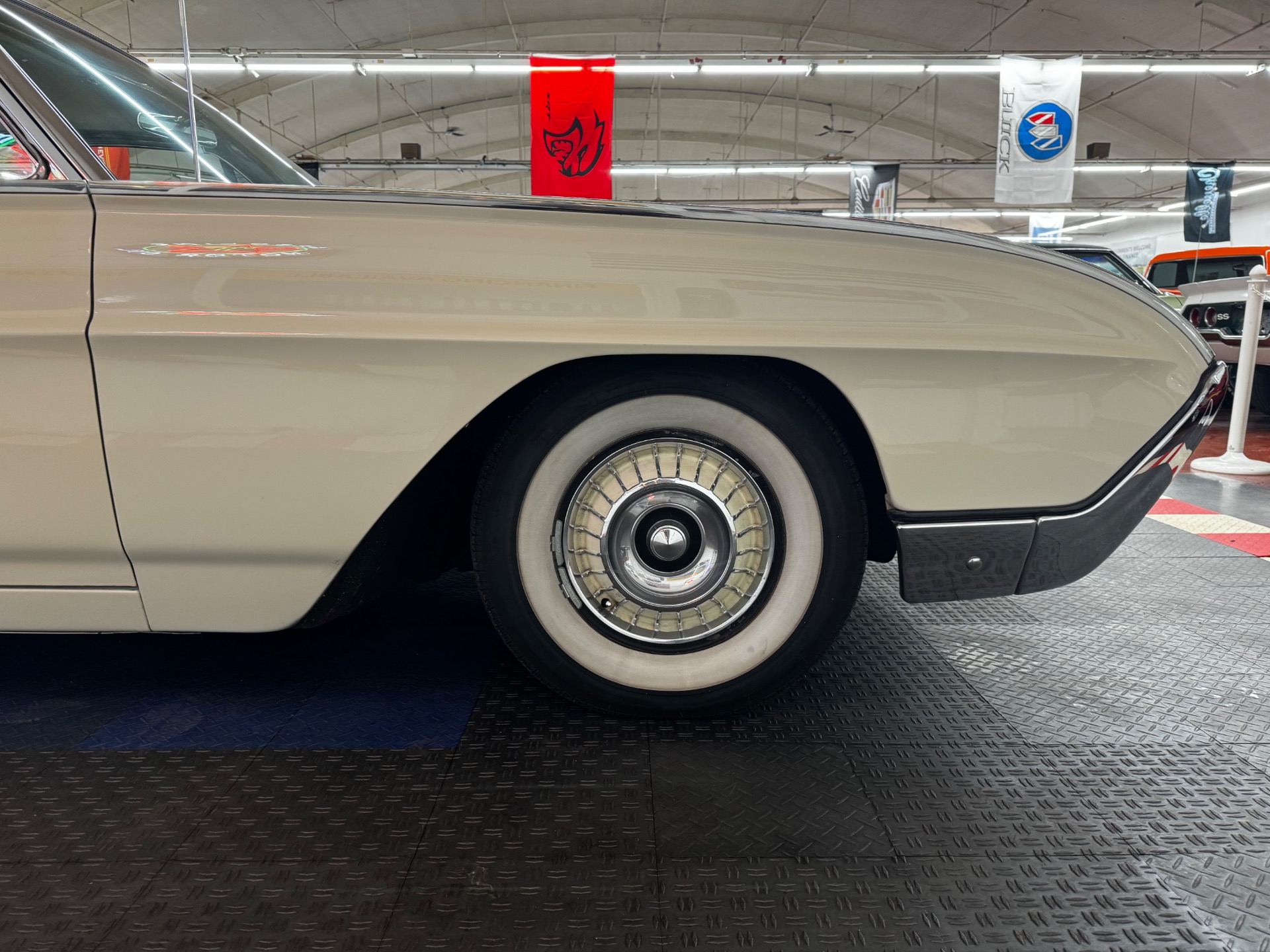 1963 Ford Thunderbird 27