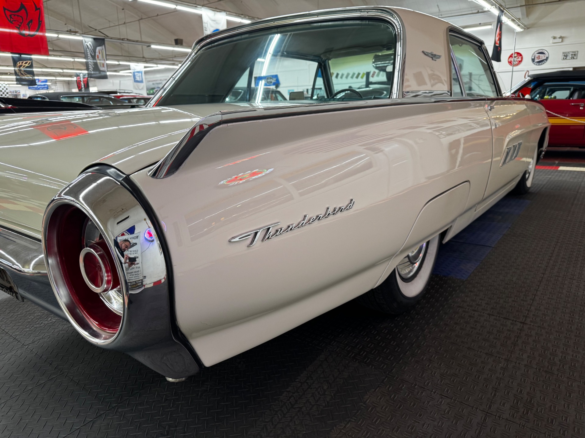 1963 Ford Thunderbird 28