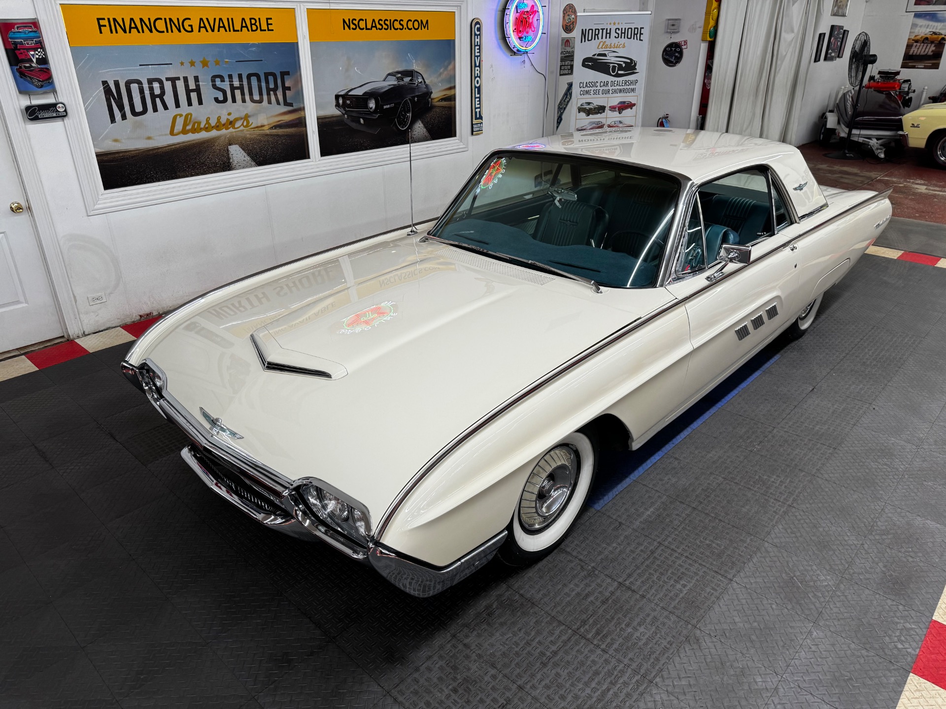 1963 Ford Thunderbird 30