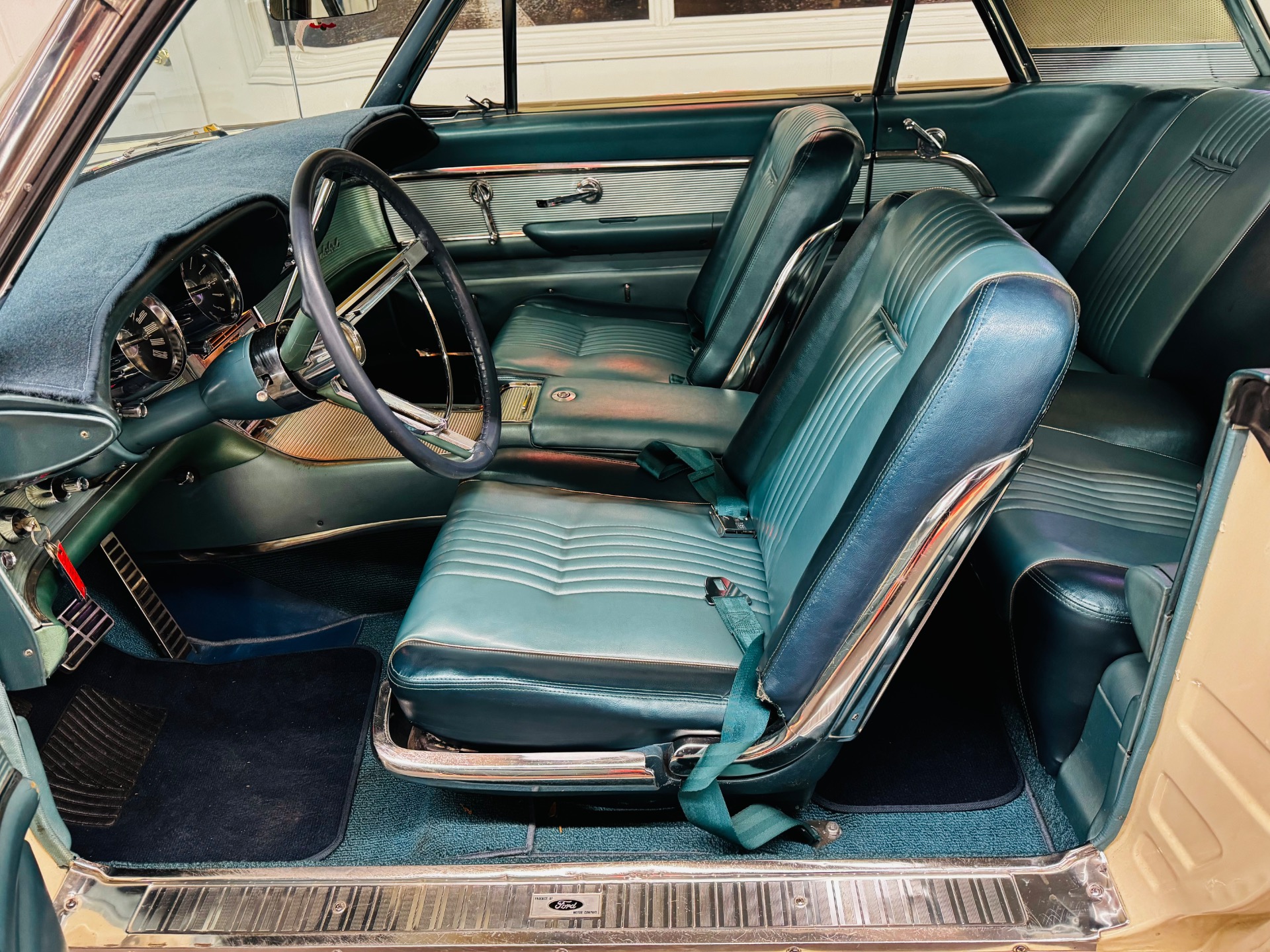 1963 Ford Thunderbird 34