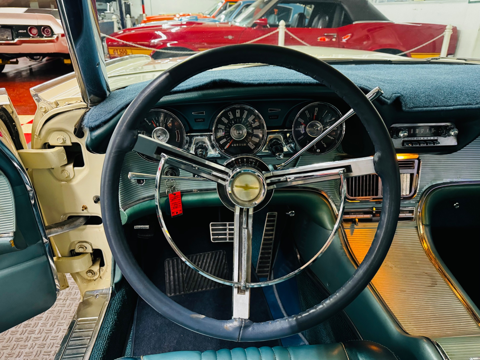 1963 Ford Thunderbird 39
