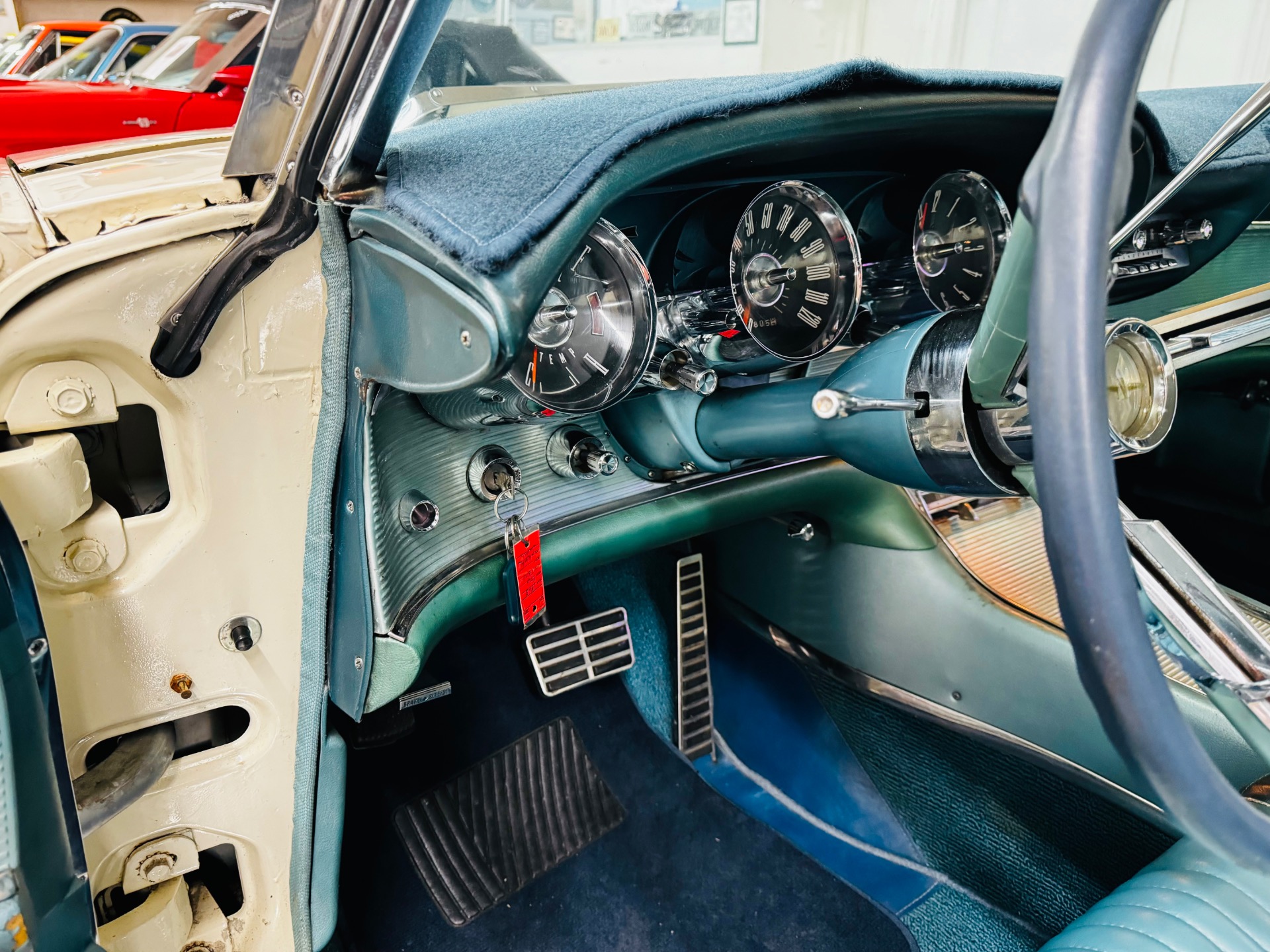1963 Ford Thunderbird 41