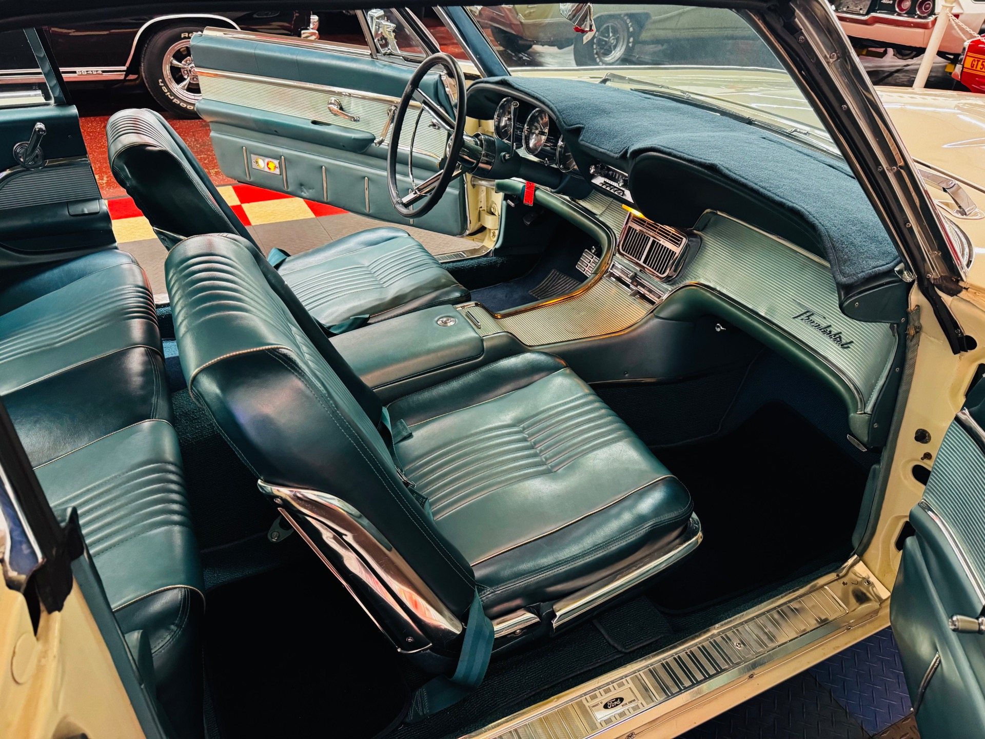 1963 Ford Thunderbird 46
