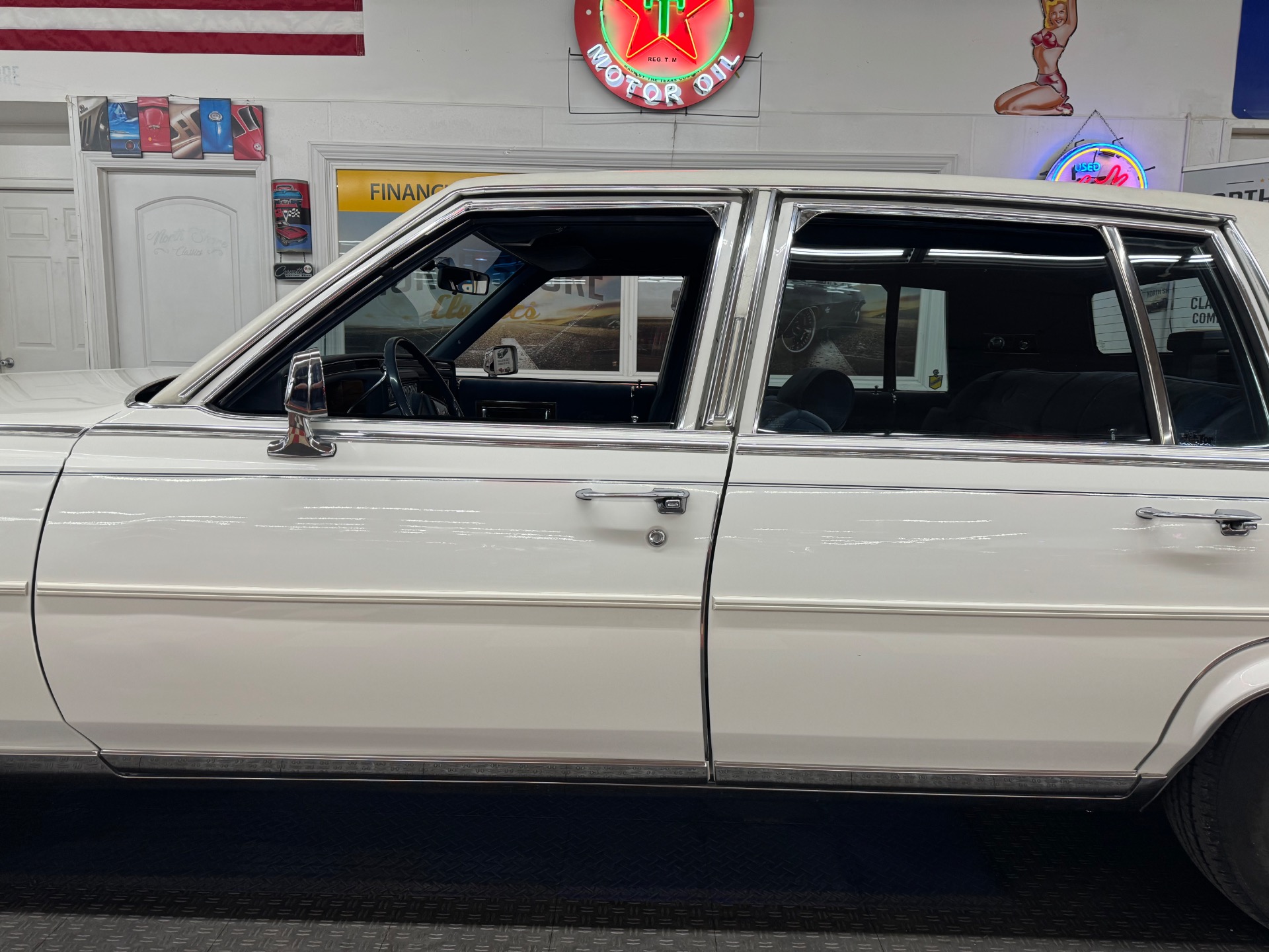 1988 Cadillac Brougham 19