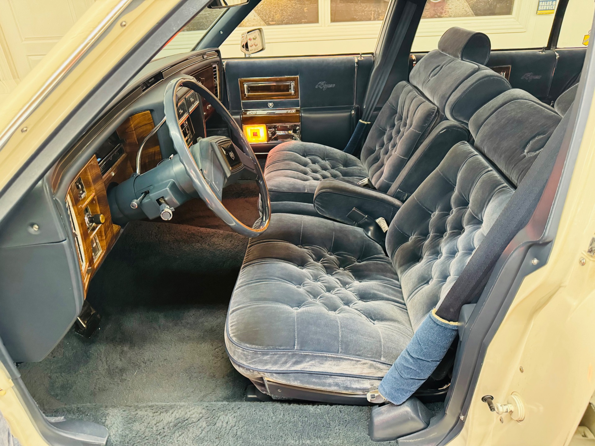 1988 Cadillac Brougham 28