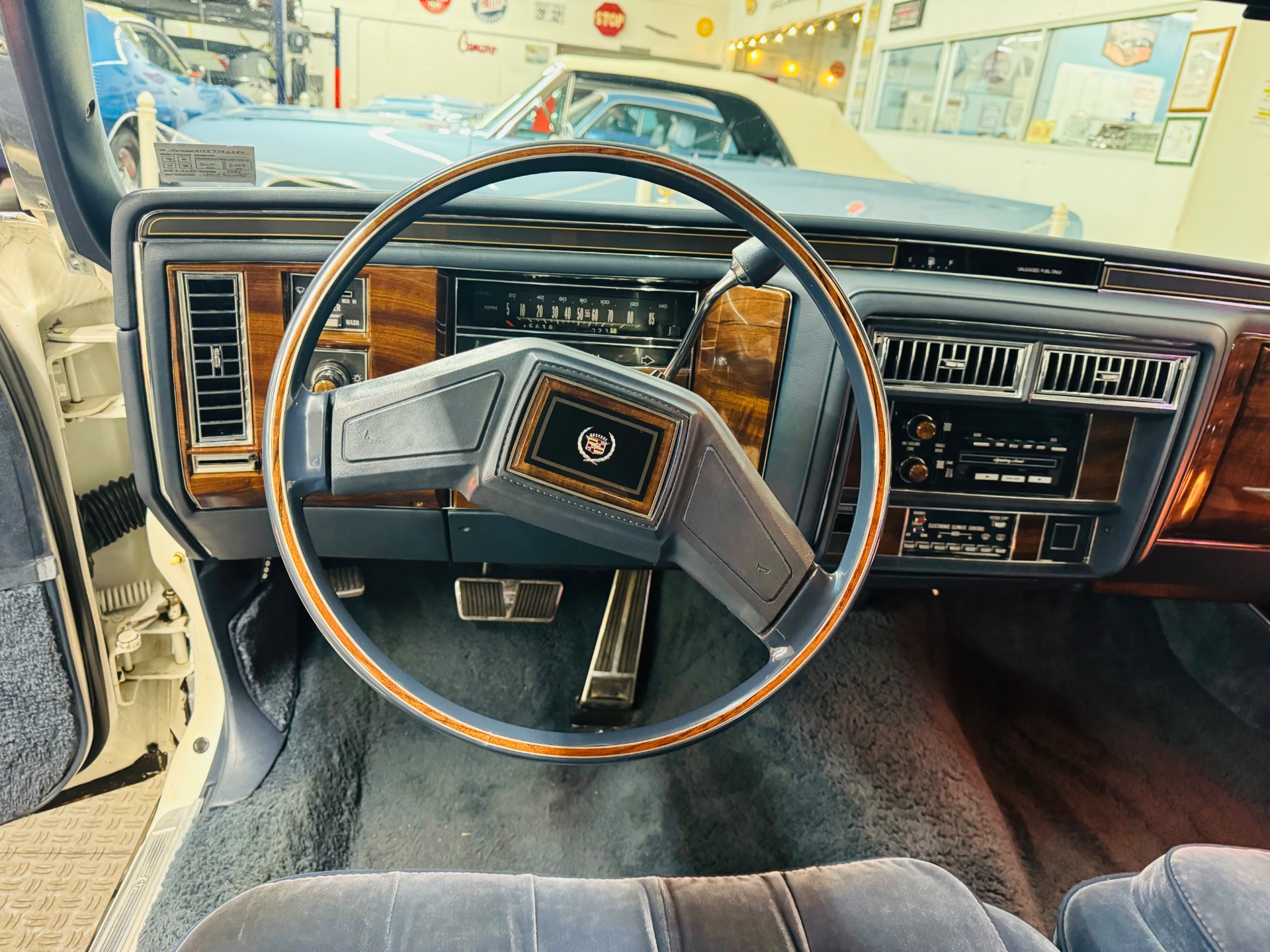 1988 Cadillac Brougham 33