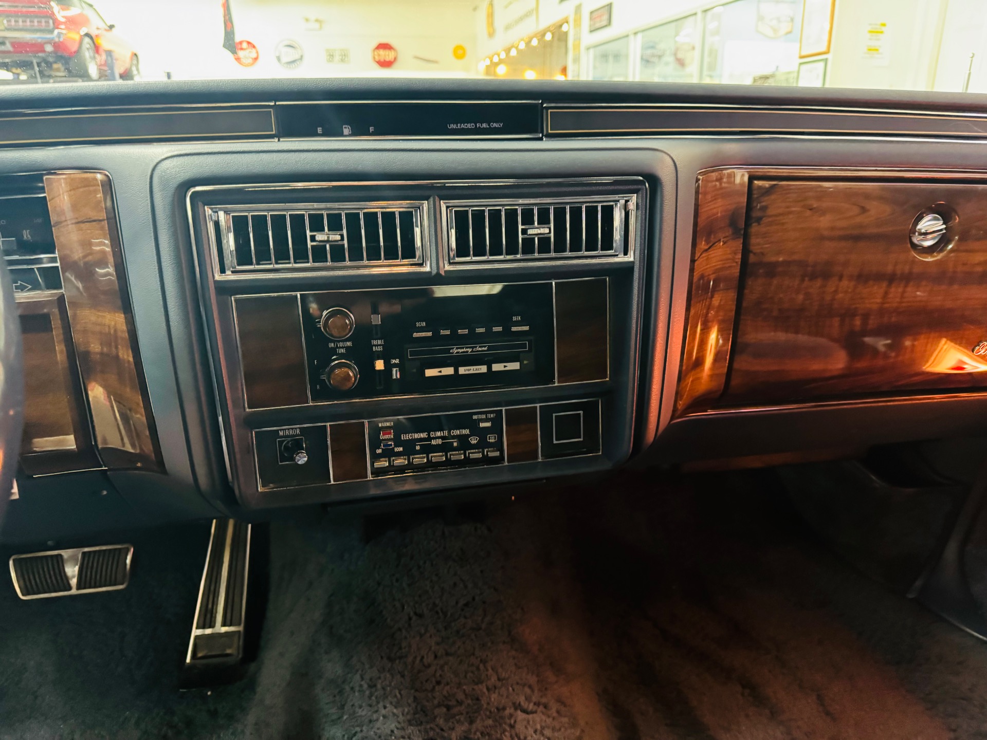 1988 Cadillac Brougham 37