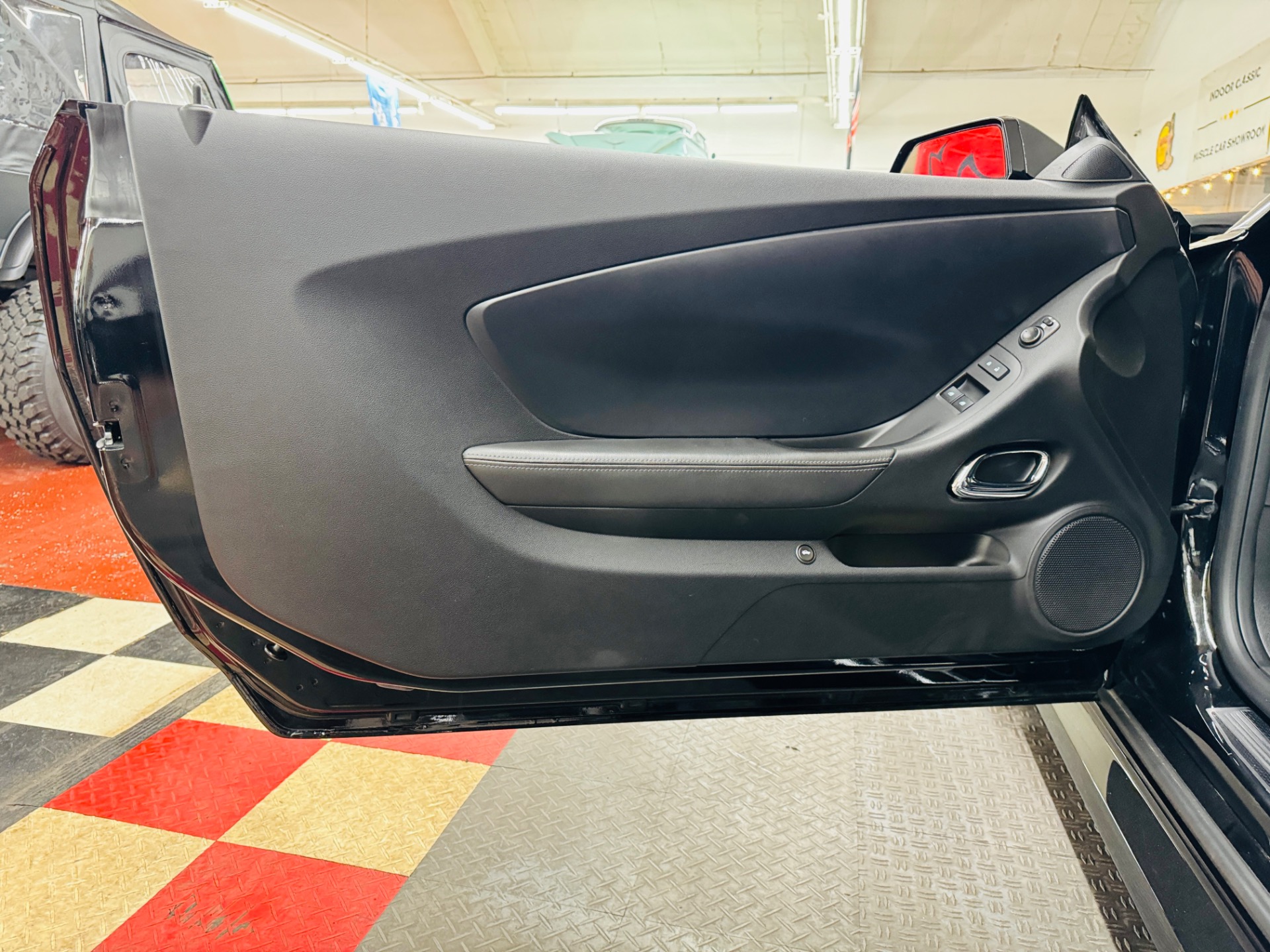 2015 Chevrolet Camaro 36
