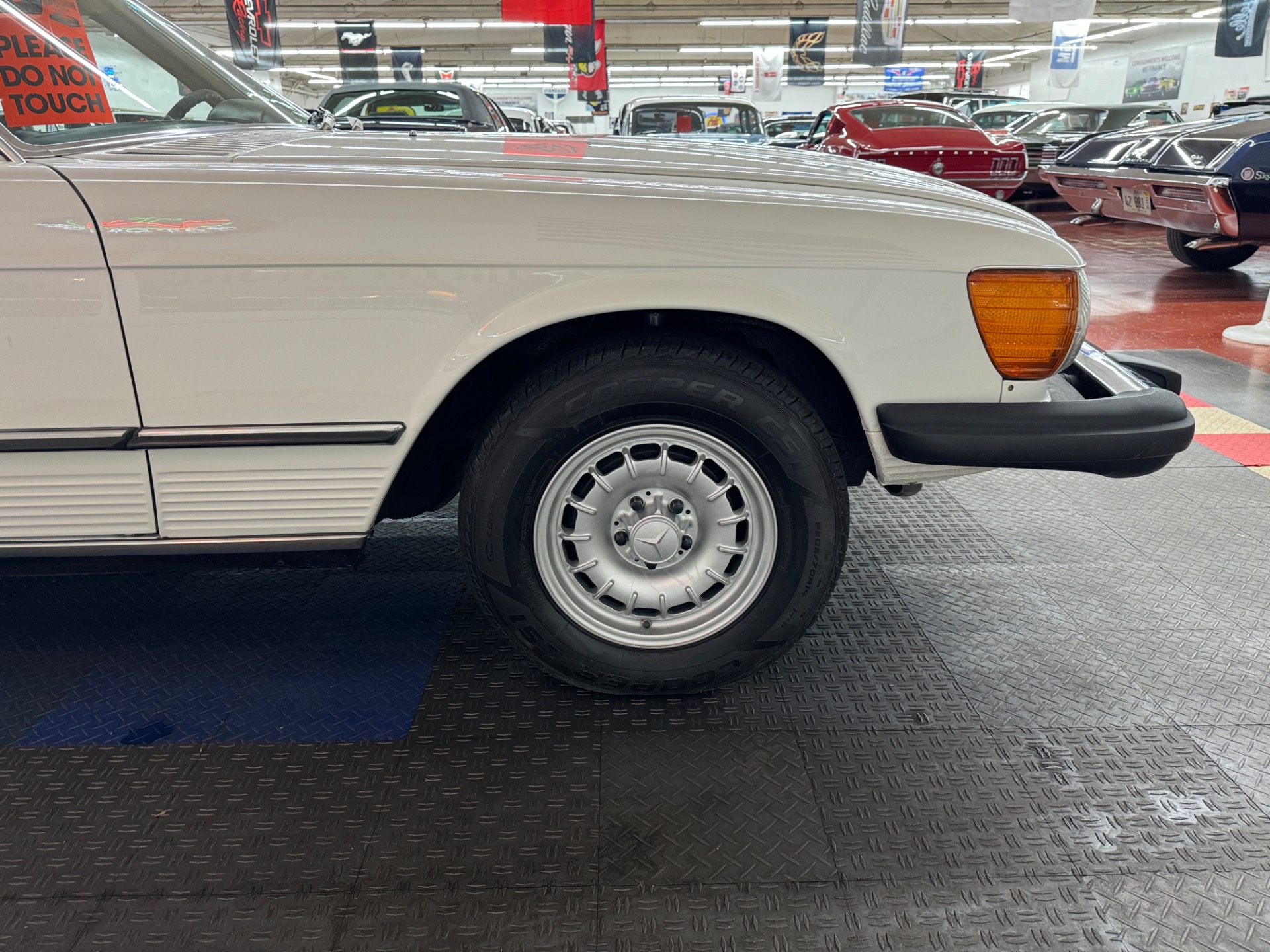 1977 Mercedes Benz 450 SLC 24