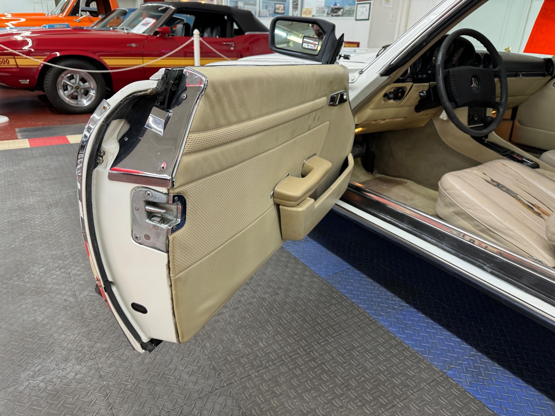 1977 Mercedes Benz 450 SLC 38
