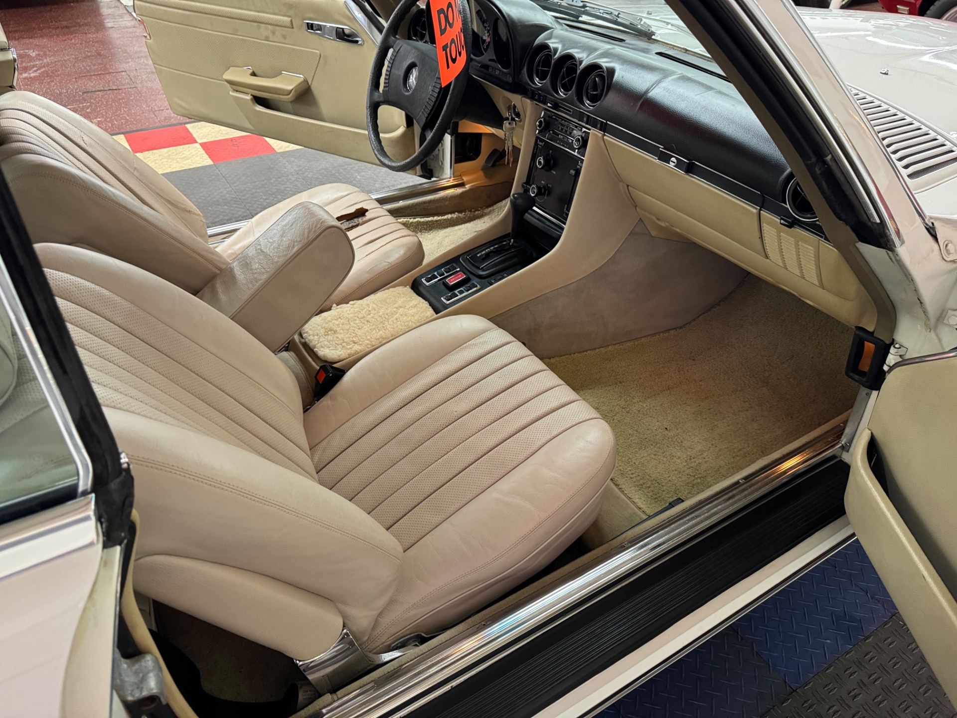 1977 Mercedes Benz 450 SLC 41