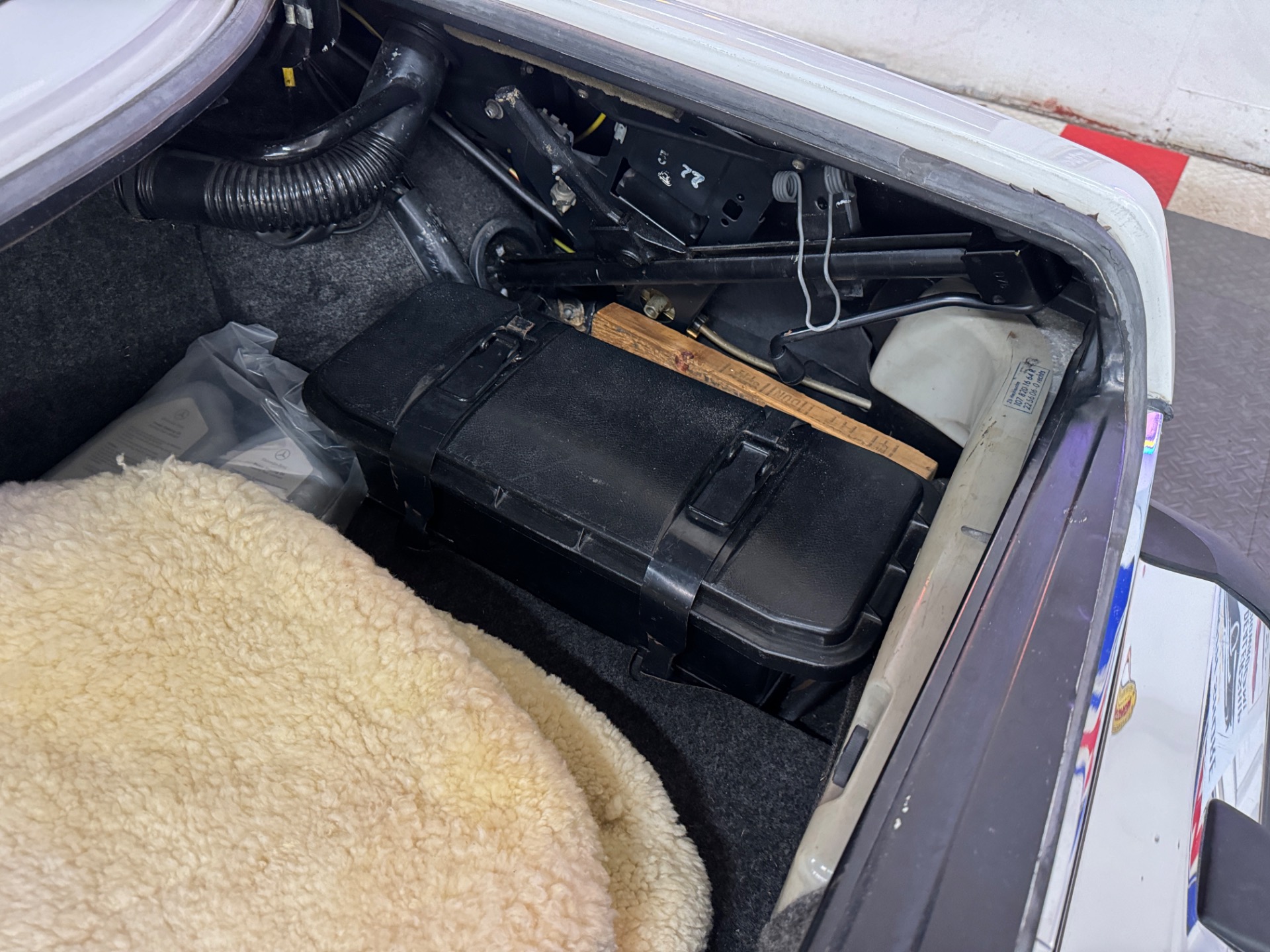 1977 Mercedes Benz 450 SLC 49