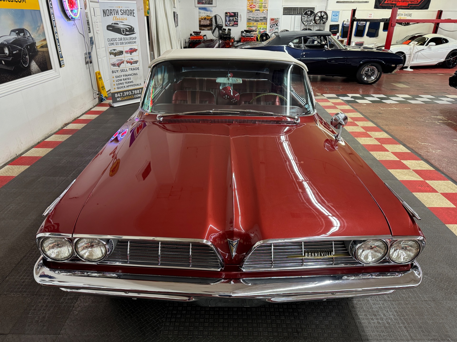 1961 Pontiac Bonneville 11