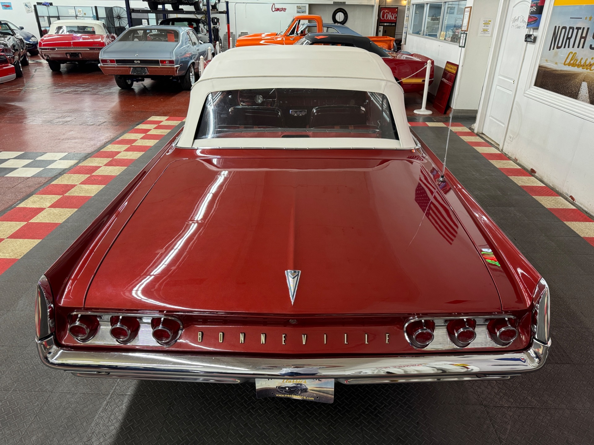 1961 Pontiac Bonneville 12