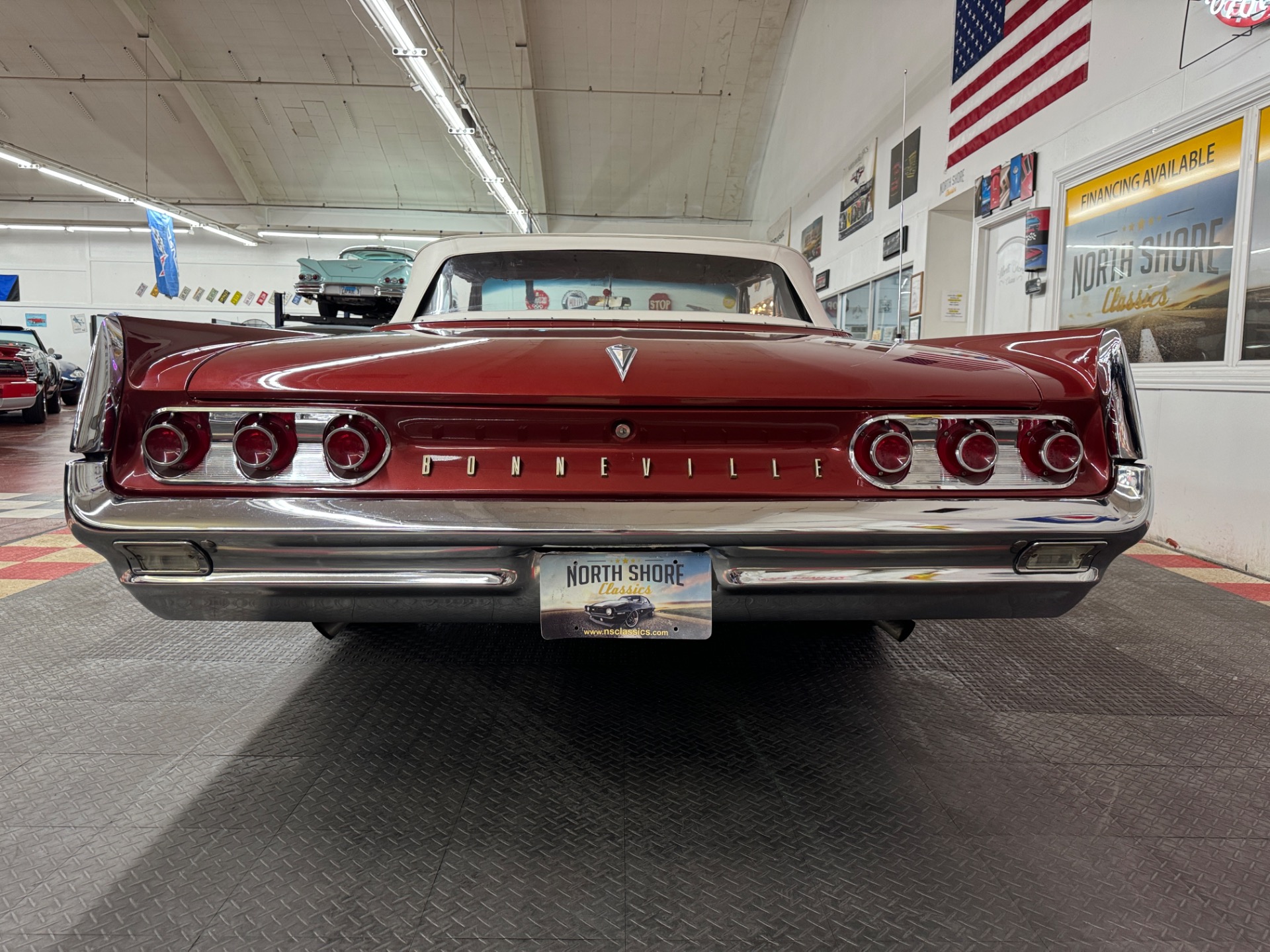 1961 Pontiac Bonneville 13