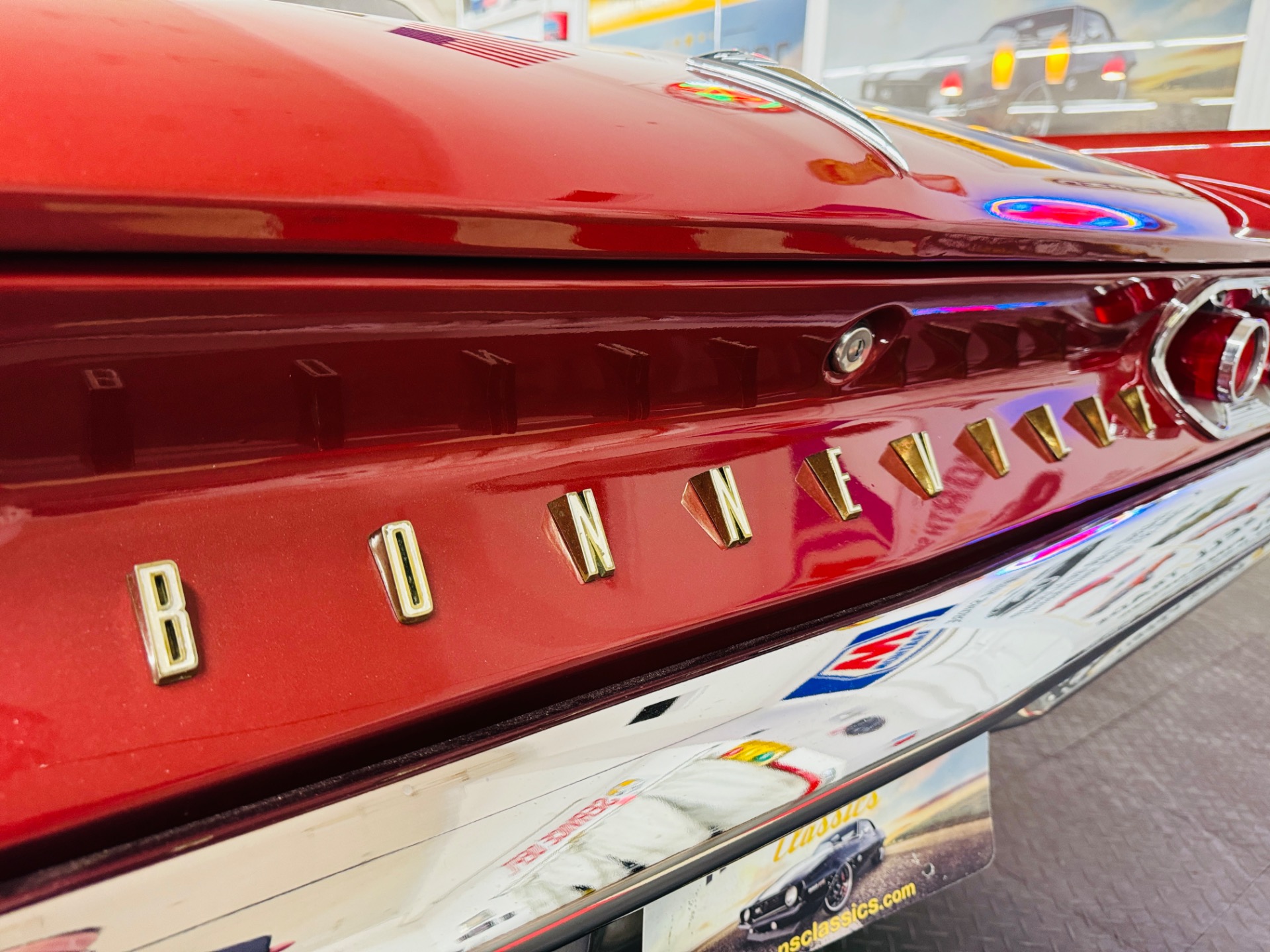 1961 Pontiac Bonneville 16