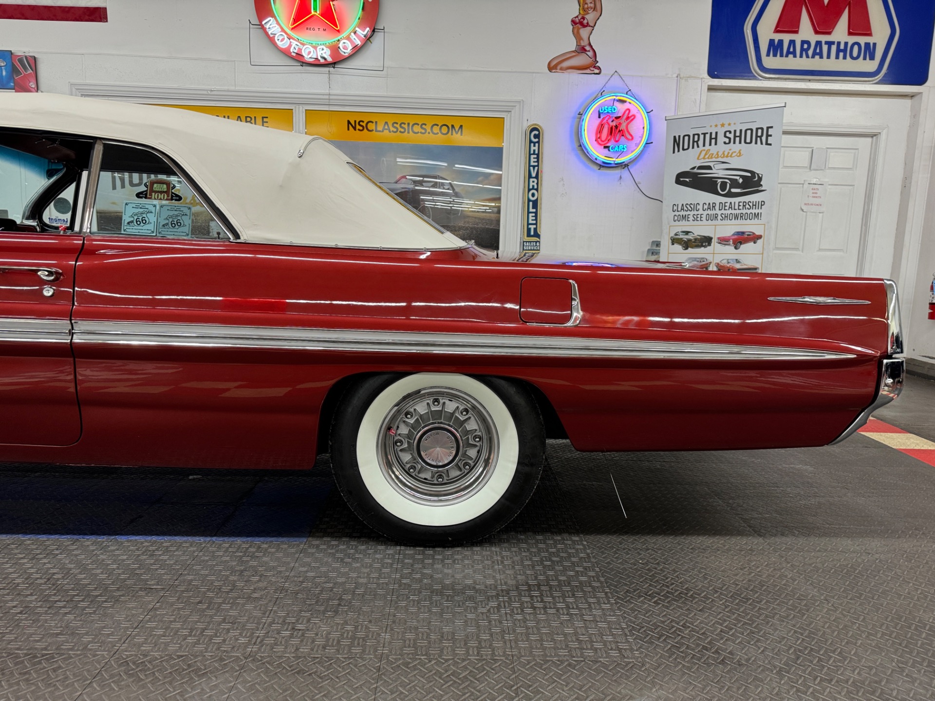 1961 Pontiac Bonneville 21