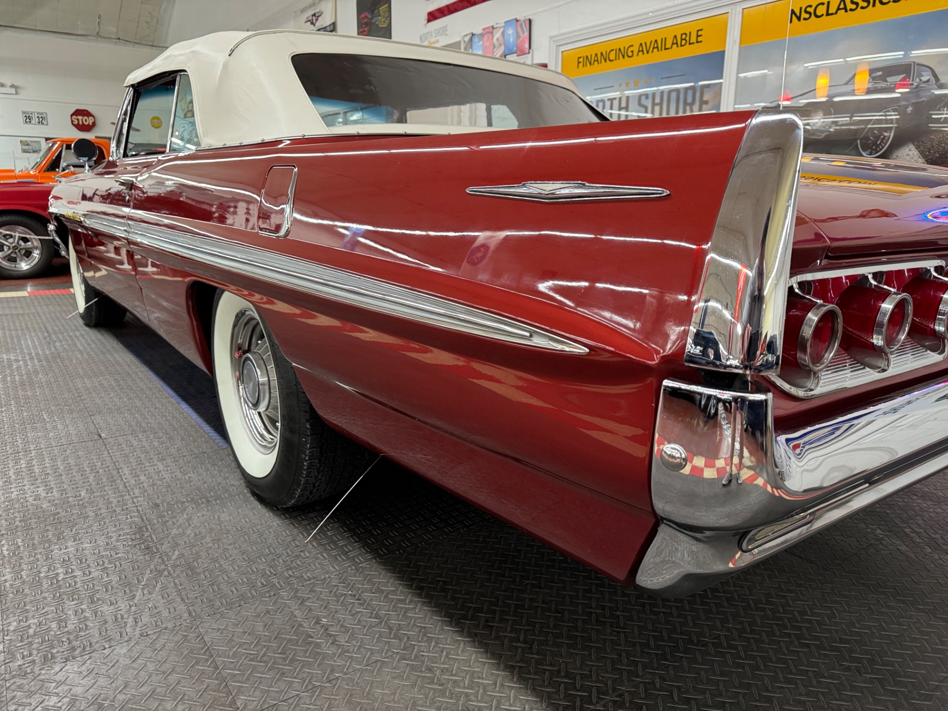 1961 Pontiac Bonneville 22