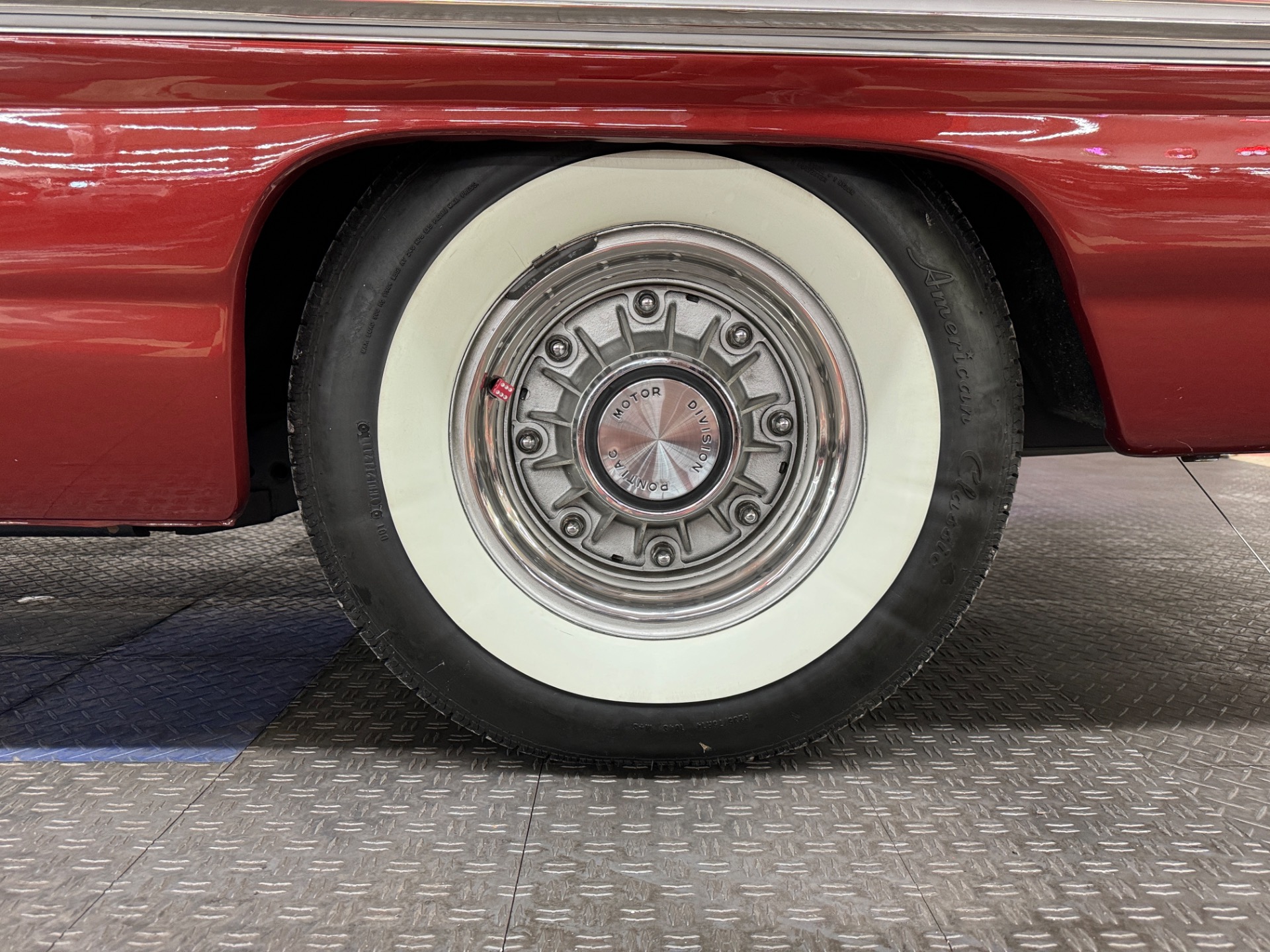 1961 Pontiac Bonneville 24