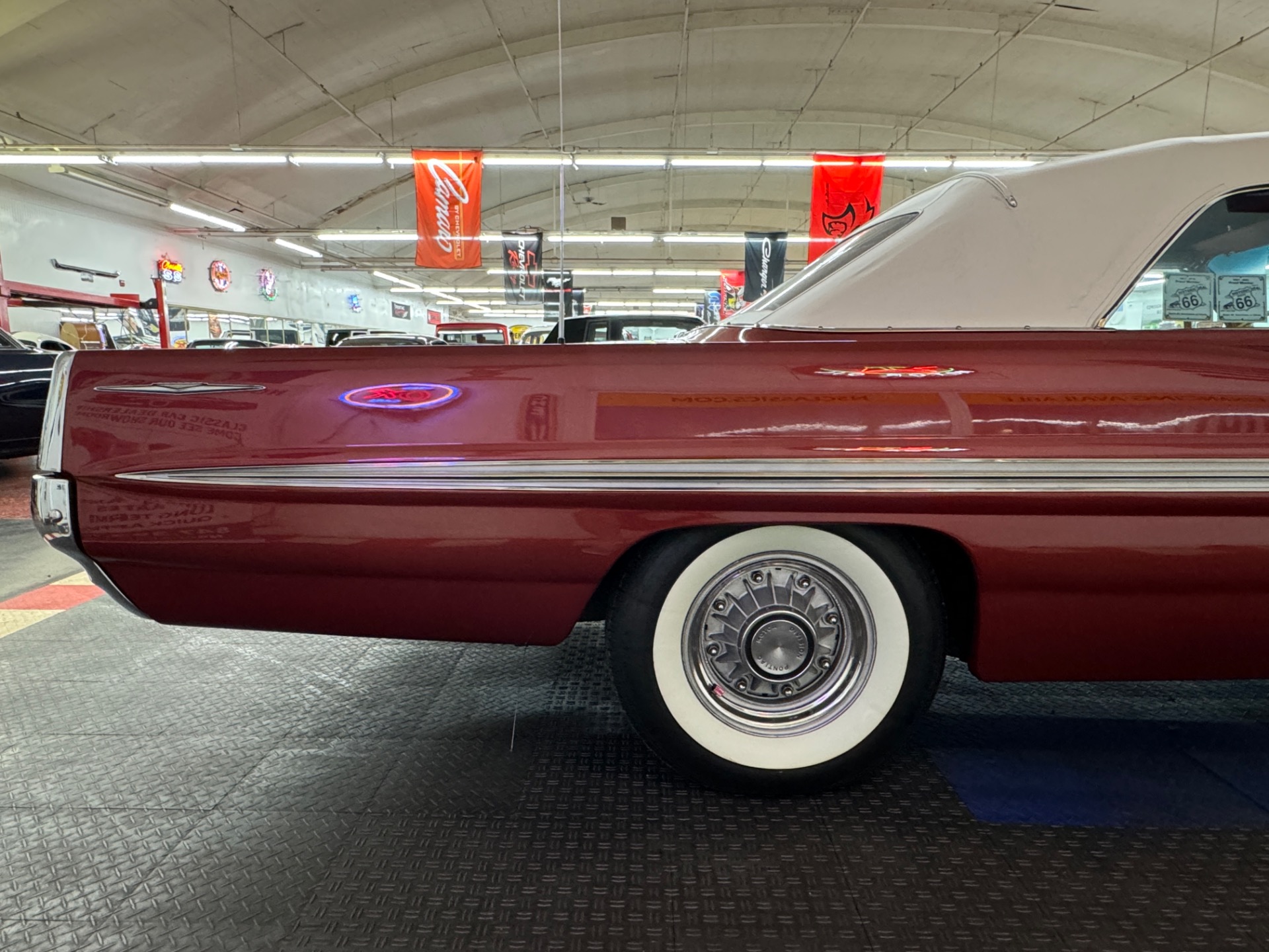 1961 Pontiac Bonneville 26