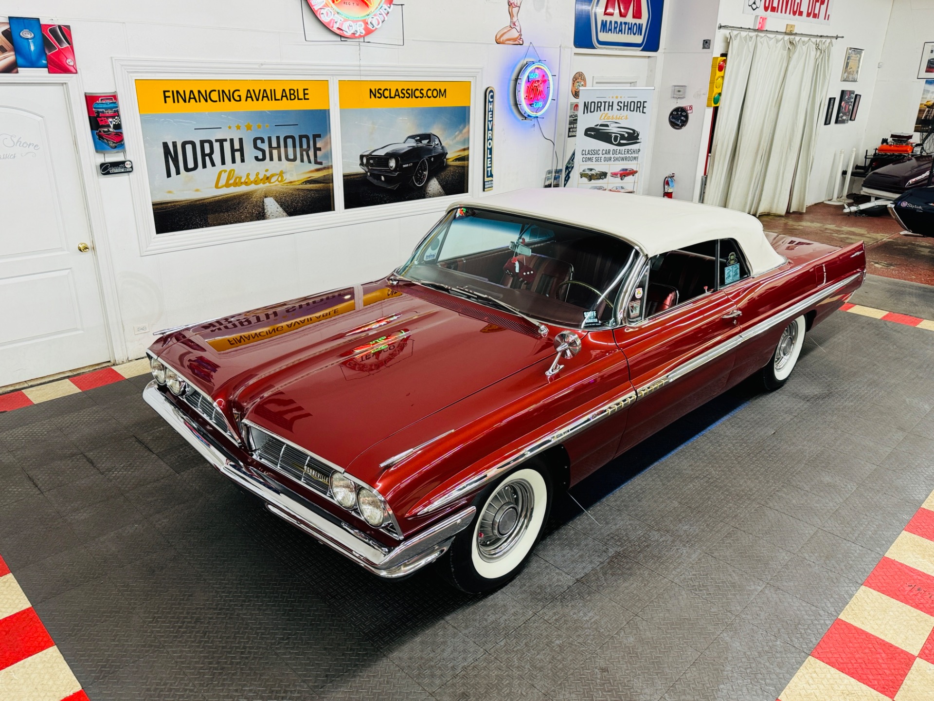1961 Pontiac Bonneville 30