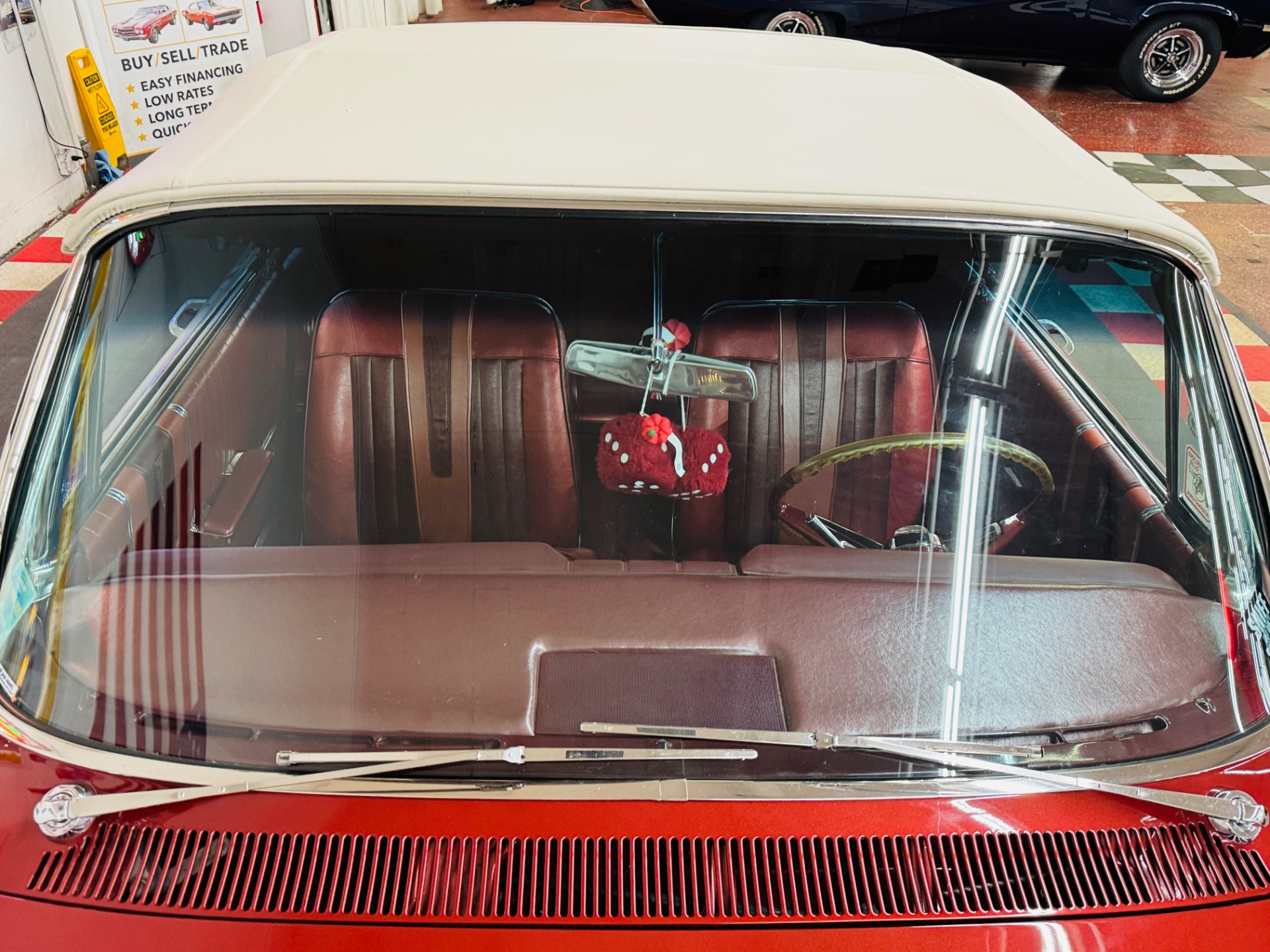 1961 Pontiac Bonneville 32