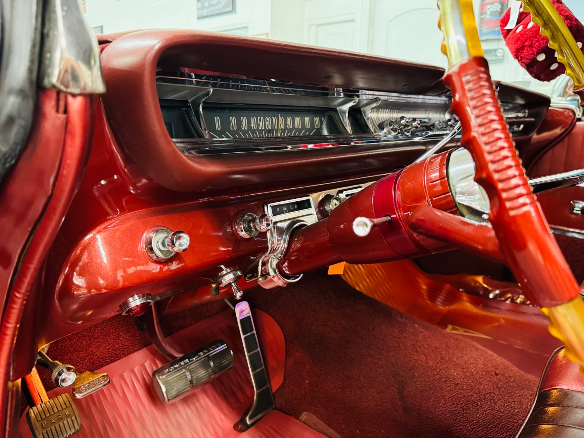 1961 Pontiac Bonneville 37