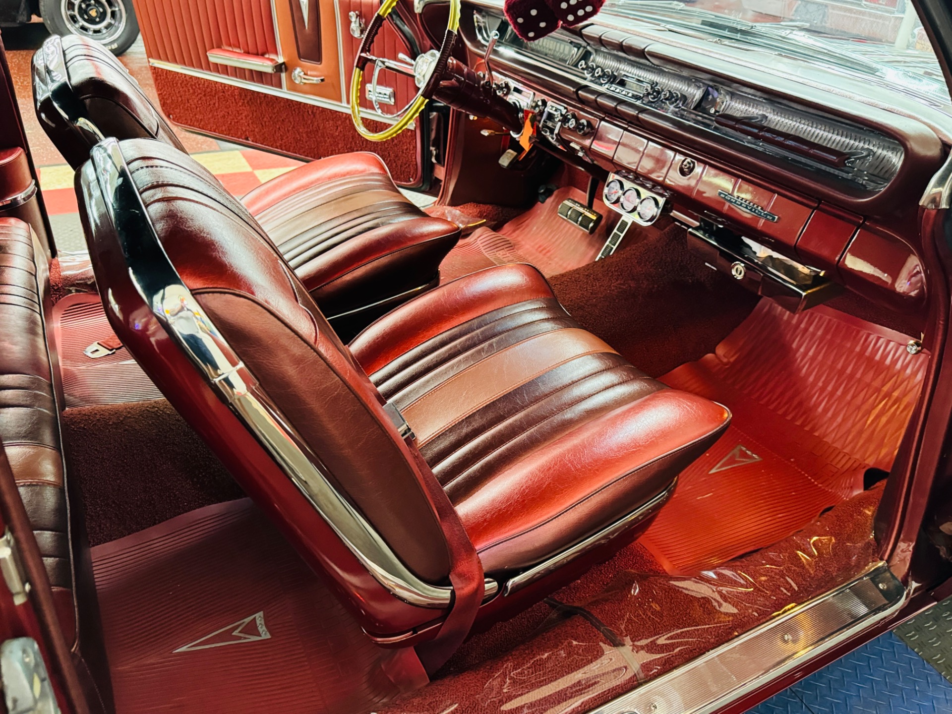 1961 Pontiac Bonneville 45