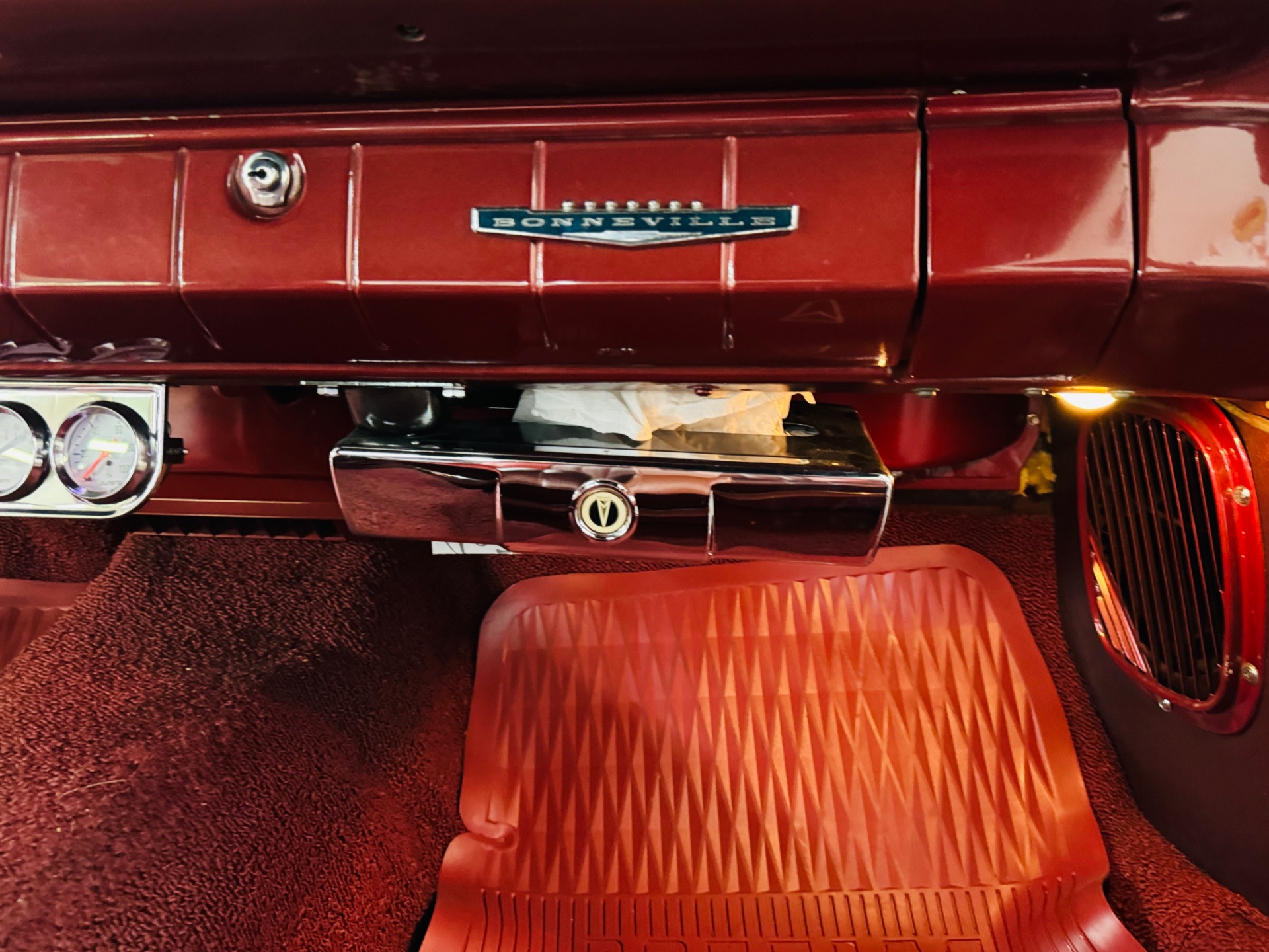 1961 Pontiac Bonneville 48