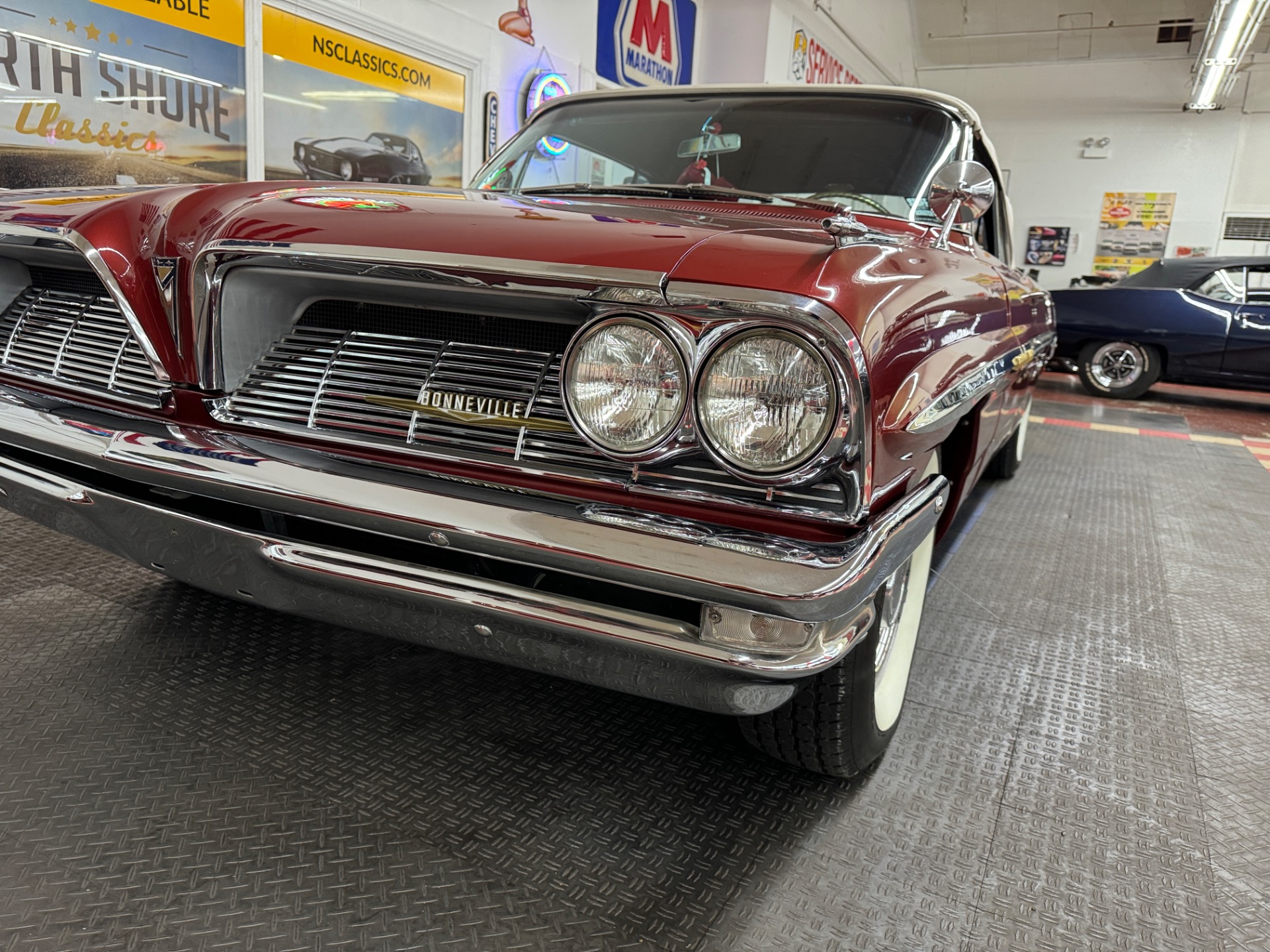 1961 Pontiac Bonneville 8