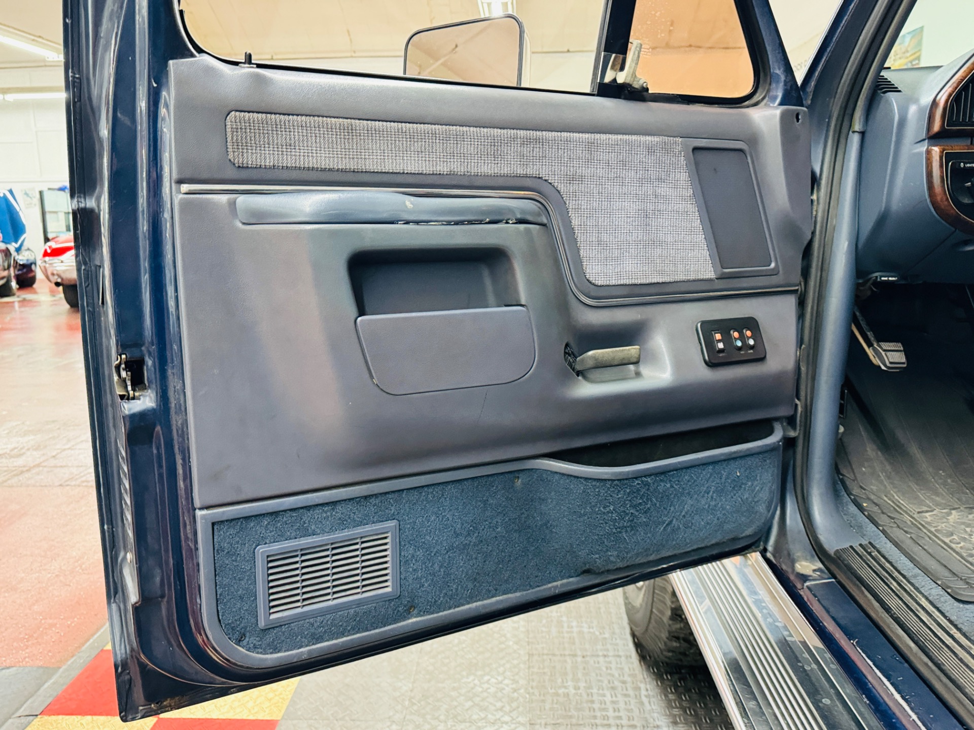 Used 1990 Ford Bronco XLT CALIFORNIA TRUCK-SEE VIDEO | Mundelein, IL
