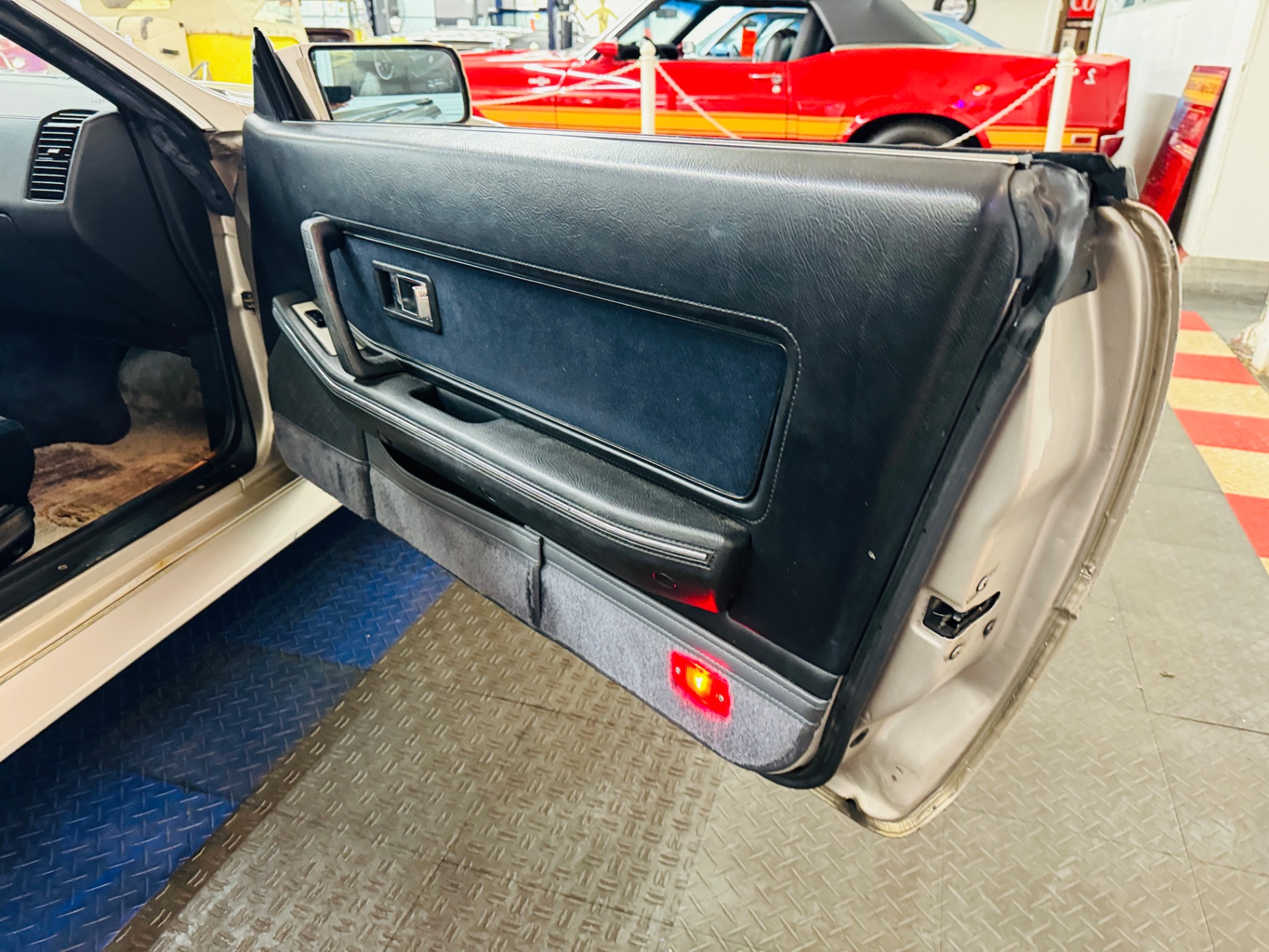 1986 Nissan 300ZX 38