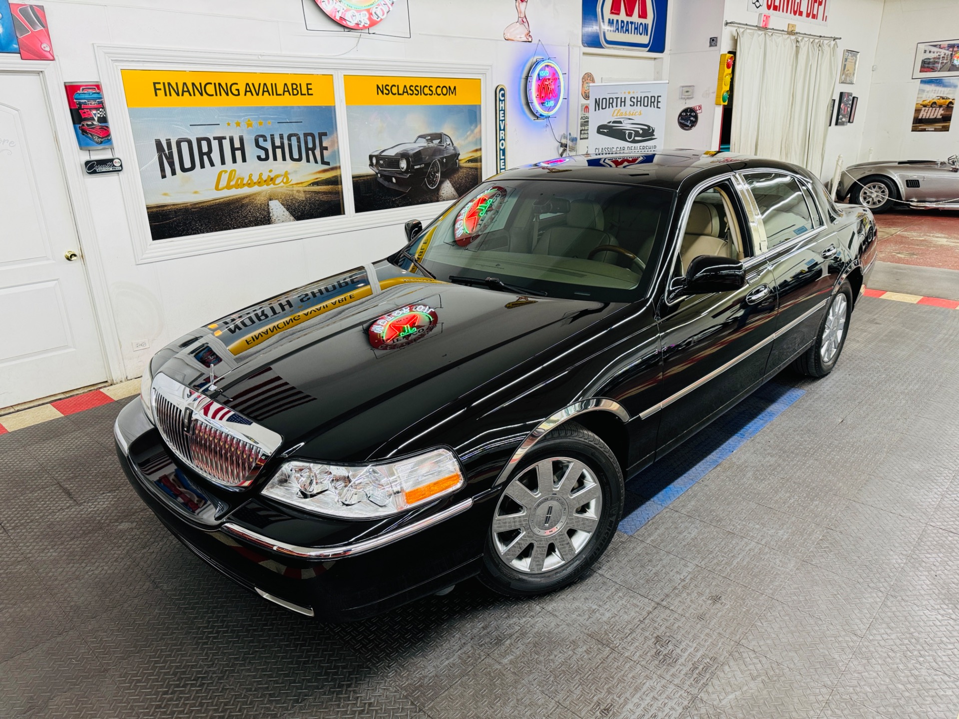 Used 2007 Lincoln Town Car - DESIGNER SERIES - LOADED LUXURY SEDAN -SEE VIDEO | Mundelein, IL