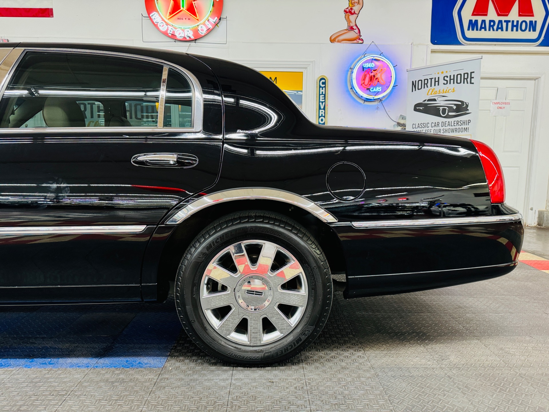 Used 2007 Lincoln Town Car - DESIGNER SERIES - LOADED LUXURY SEDAN -SEE VIDEO | Mundelein, IL