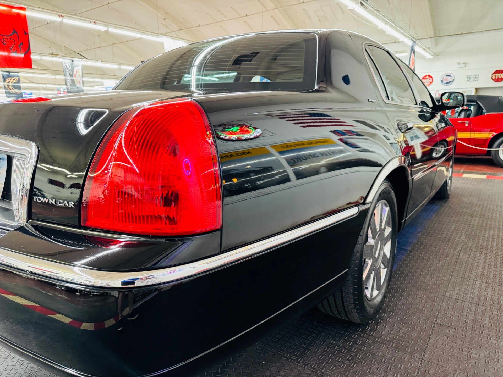 Used 2007 Lincoln Town Car - DESIGNER SERIES - LOADED LUXURY SEDAN -SEE VIDEO | Mundelein, IL
