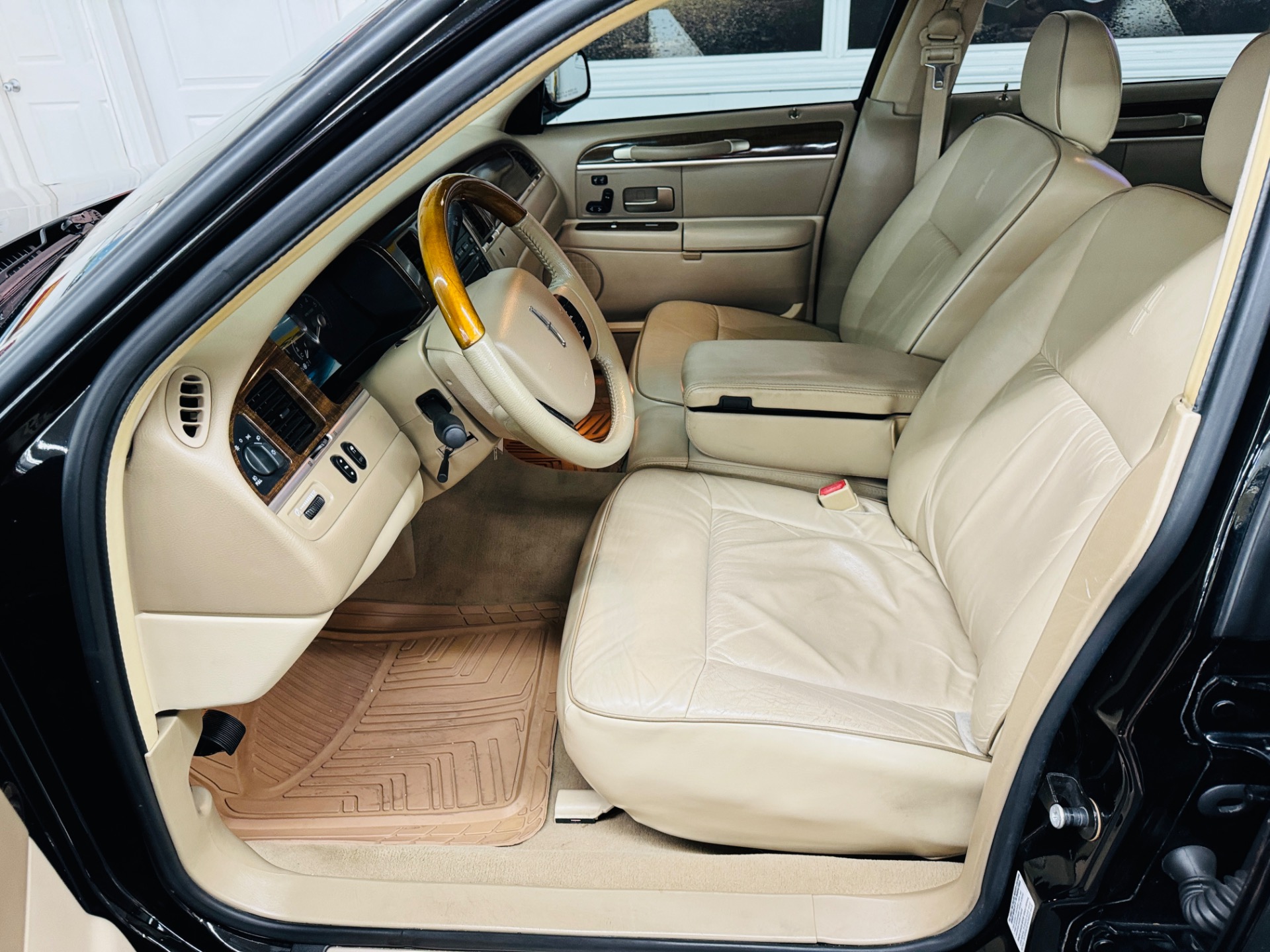 Used 2007 Lincoln Town Car - DESIGNER SERIES - LOADED LUXURY SEDAN -SEE VIDEO | Mundelein, IL