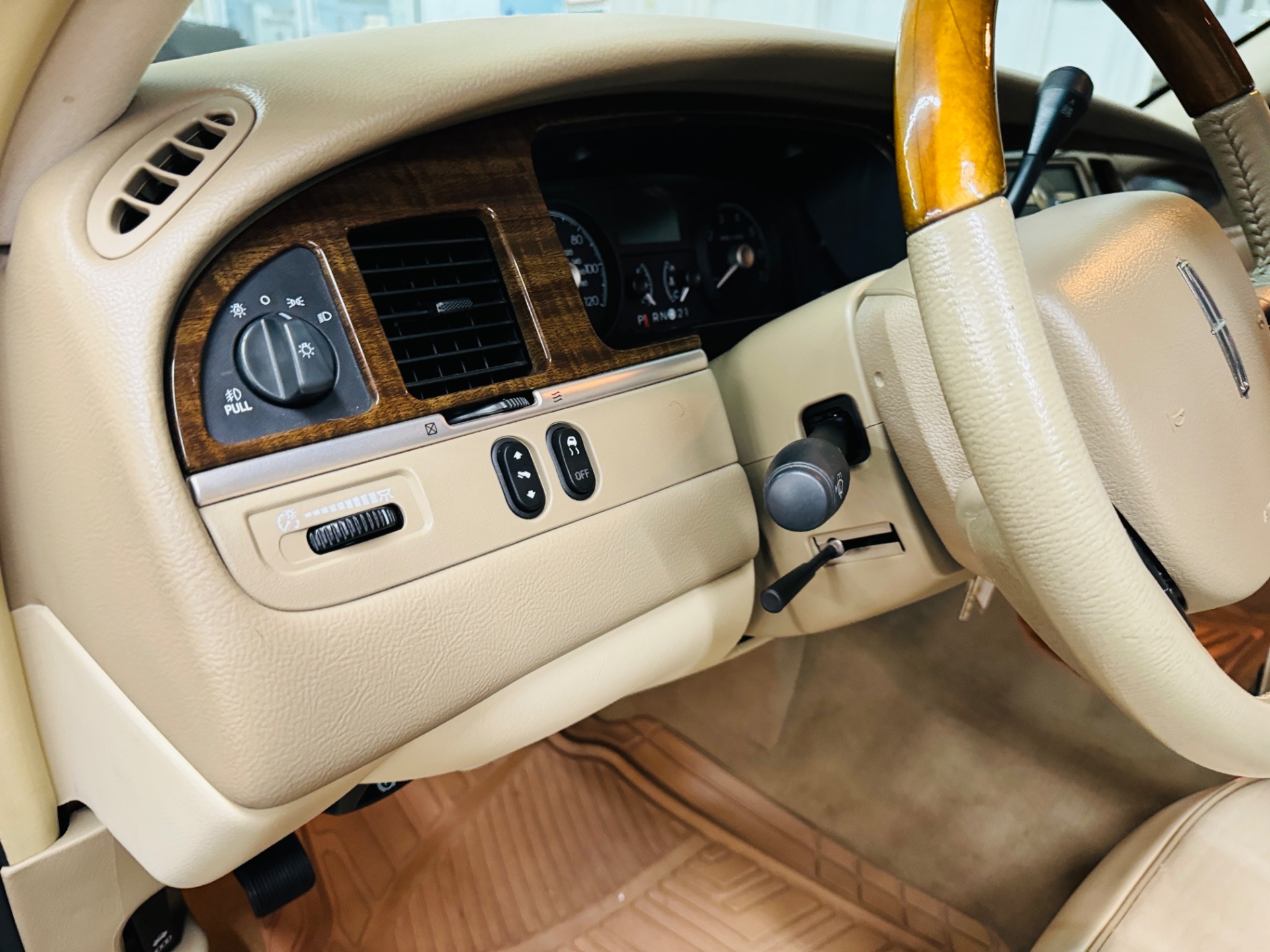 Used 2007 Lincoln Town Car - DESIGNER SERIES - LOADED LUXURY SEDAN -SEE VIDEO | Mundelein, IL