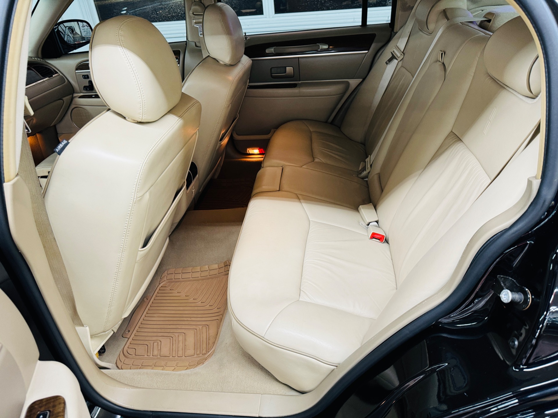 Used 2007 Lincoln Town Car - DESIGNER SERIES - LOADED LUXURY SEDAN -SEE VIDEO | Mundelein, IL