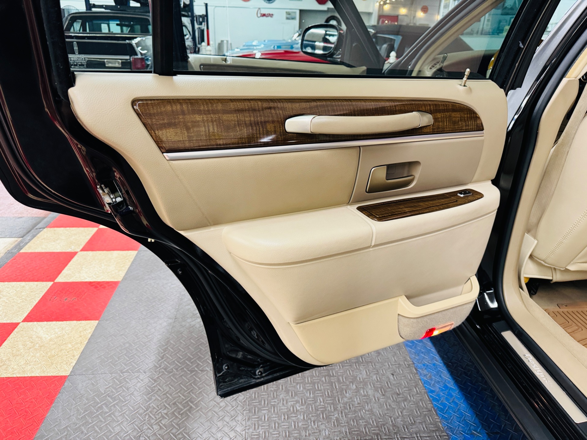 Used 2007 Lincoln Town Car - DESIGNER SERIES - LOADED LUXURY SEDAN -SEE VIDEO | Mundelein, IL