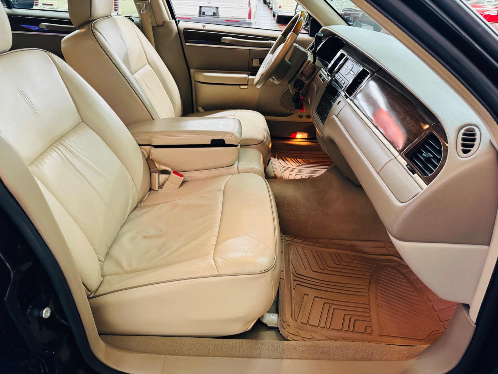 Used 2007 Lincoln Town Car - DESIGNER SERIES - LOADED LUXURY SEDAN -SEE VIDEO | Mundelein, IL