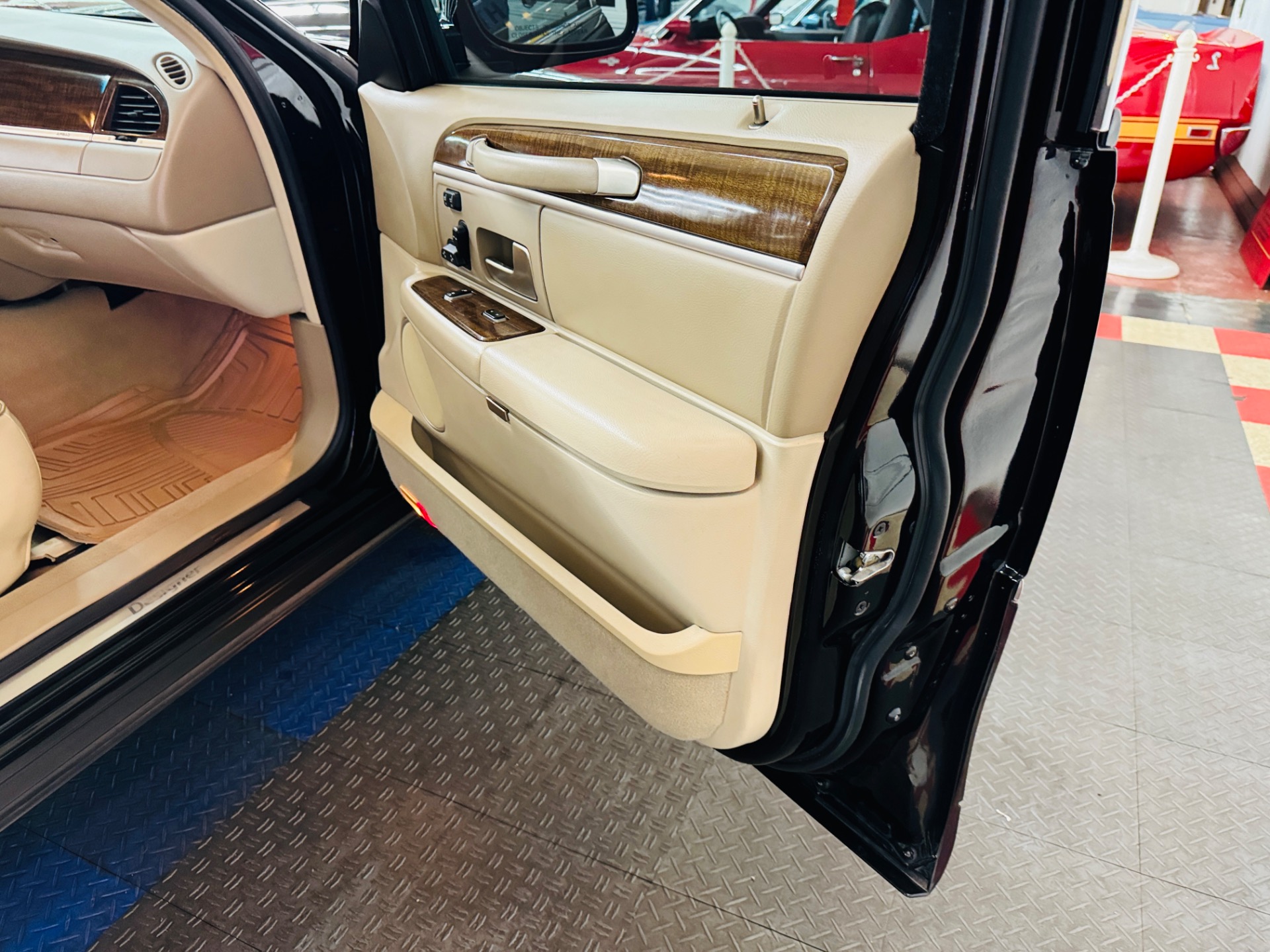 Used 2007 Lincoln Town Car - DESIGNER SERIES - LOADED LUXURY SEDAN -SEE VIDEO | Mundelein, IL