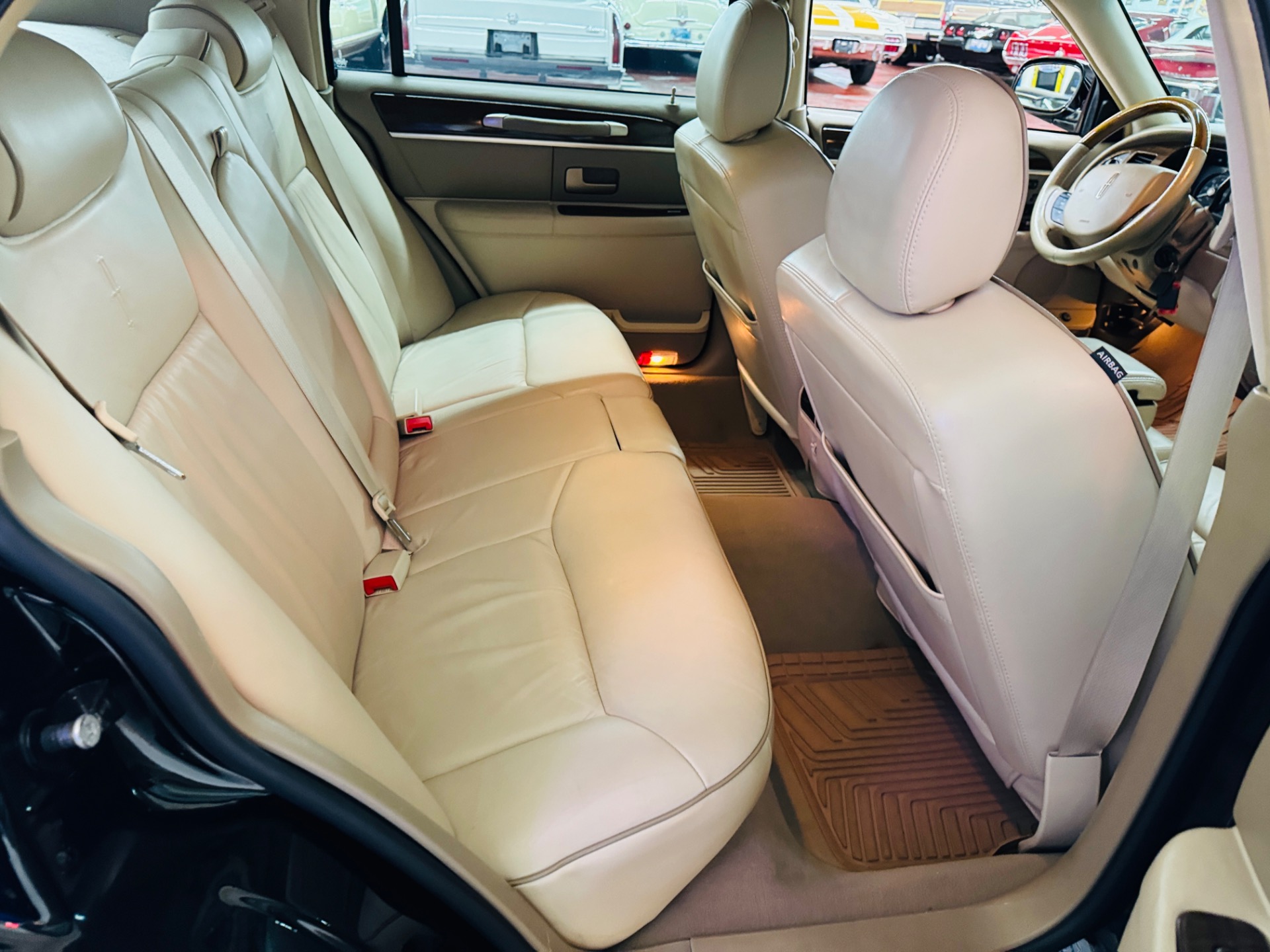 Used 2007 Lincoln Town Car - DESIGNER SERIES - LOADED LUXURY SEDAN -SEE VIDEO | Mundelein, IL