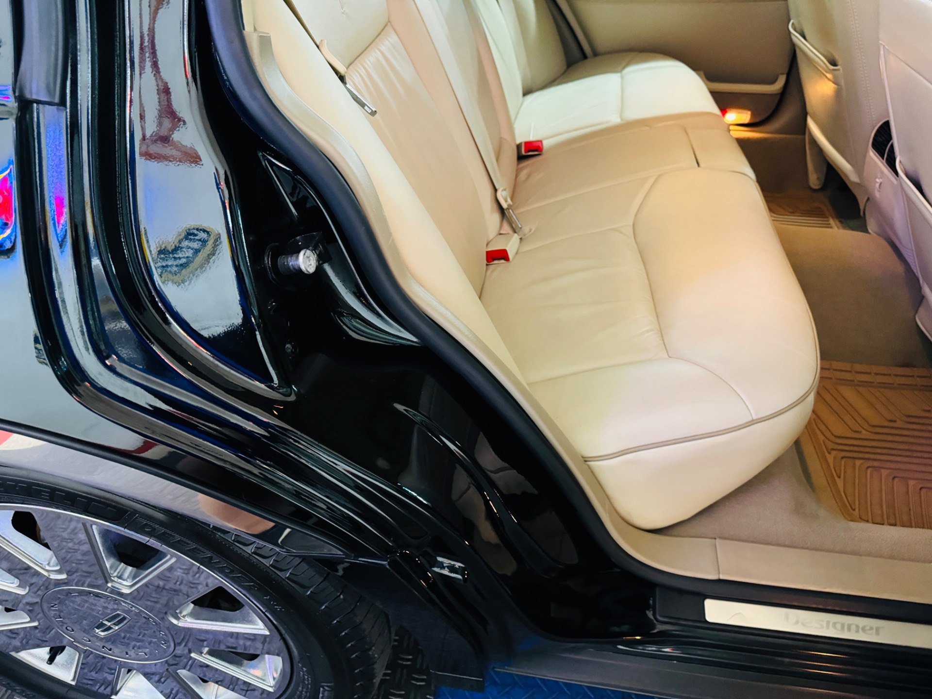 Used 2007 Lincoln Town Car - DESIGNER SERIES - LOADED LUXURY SEDAN -SEE VIDEO | Mundelein, IL