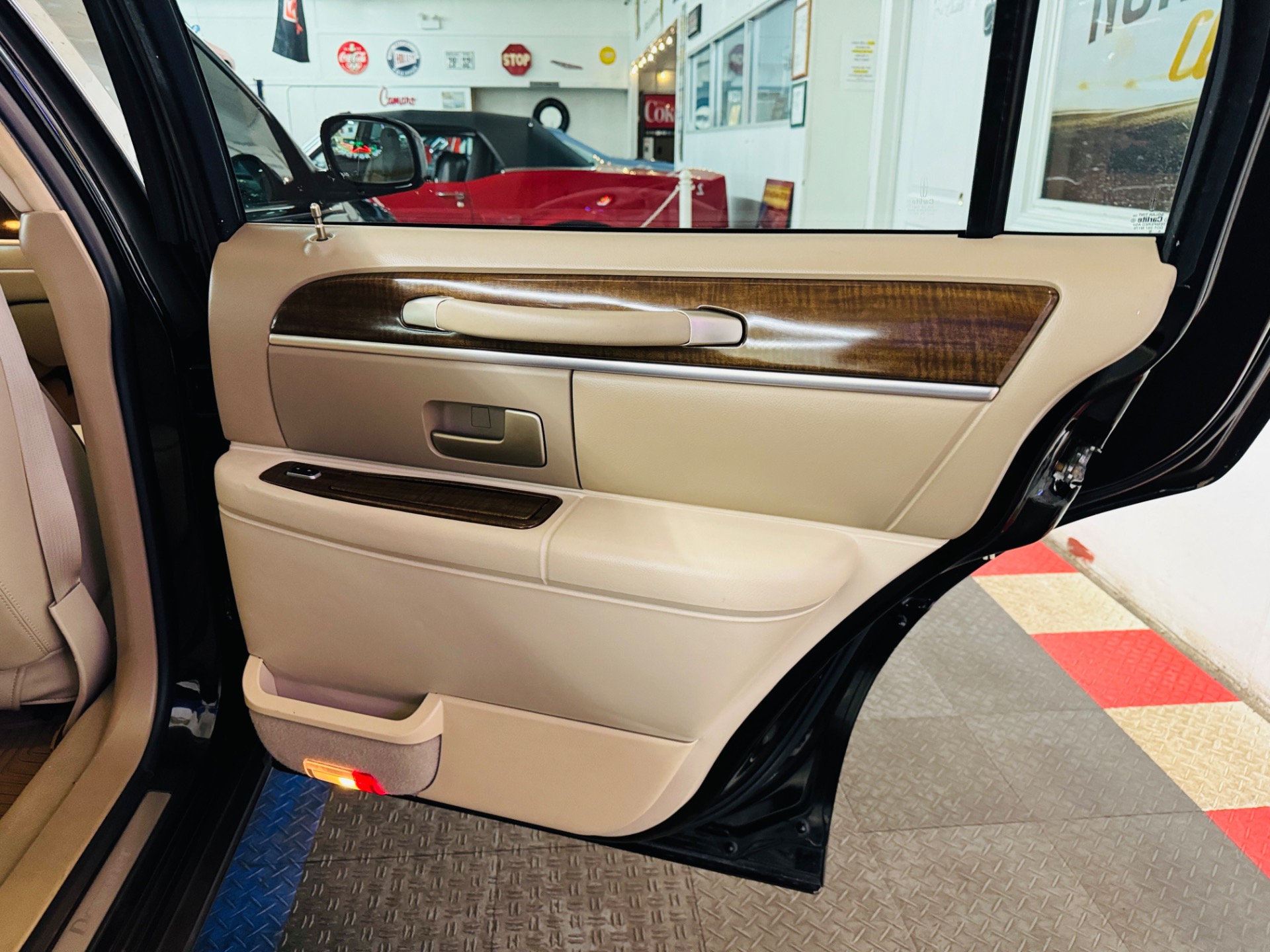 Used 2007 Lincoln Town Car - DESIGNER SERIES - LOADED LUXURY SEDAN -SEE VIDEO | Mundelein, IL